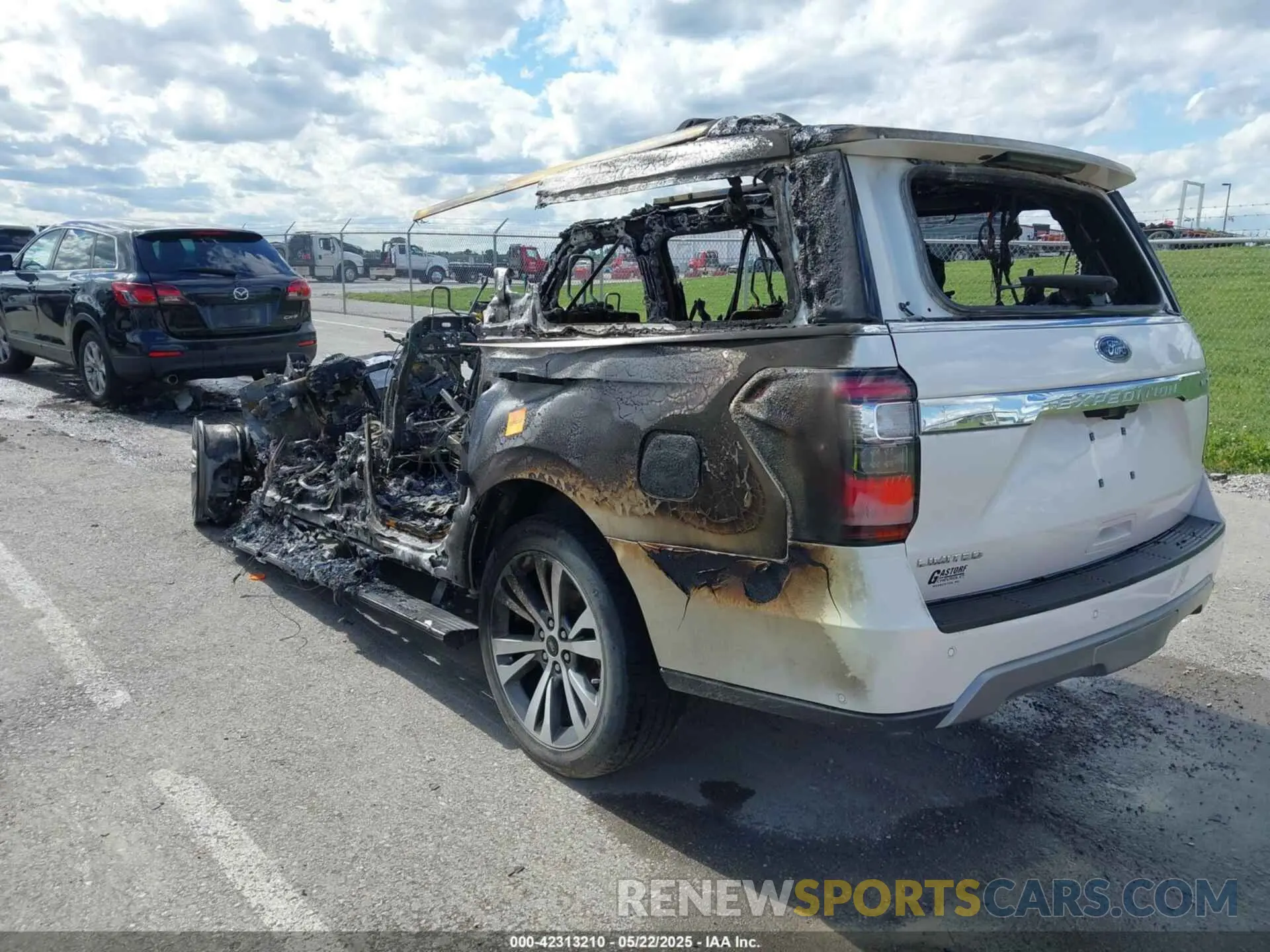 3 Photograph of a damaged car 1FMJK2AT2MEA66928 FORD EXPEDITION 2021