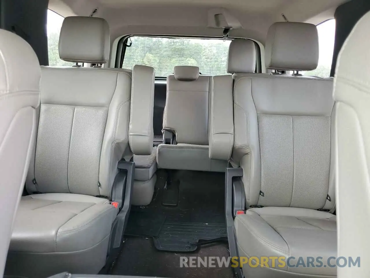 10 Photograph of a damaged car 1FMJU1HT3MEA20177 FORD EXPEDITION 2021