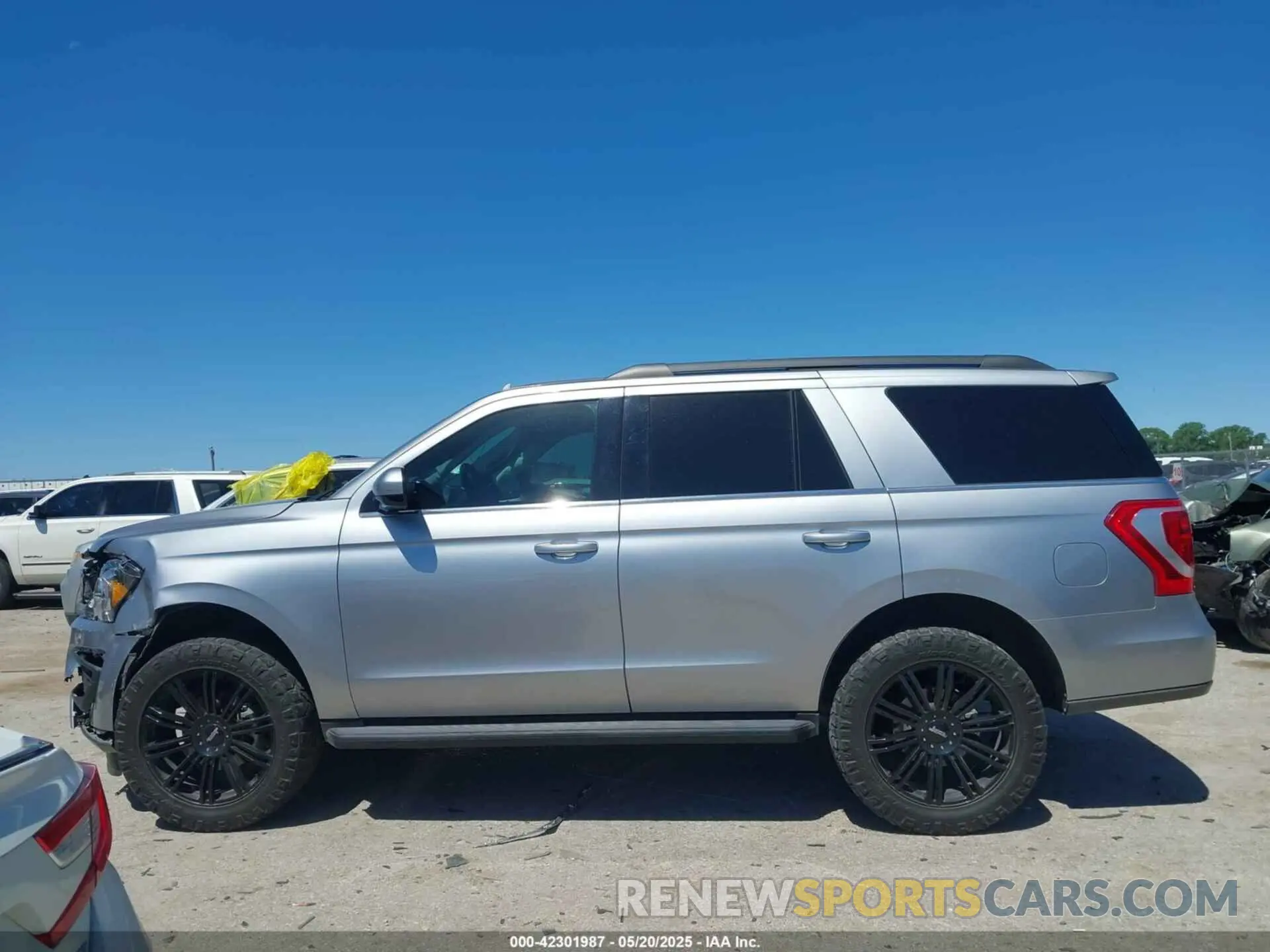 14 Photograph of a damaged car 1FMJU1HT4MEA32953 FORD EXPEDITION 2021