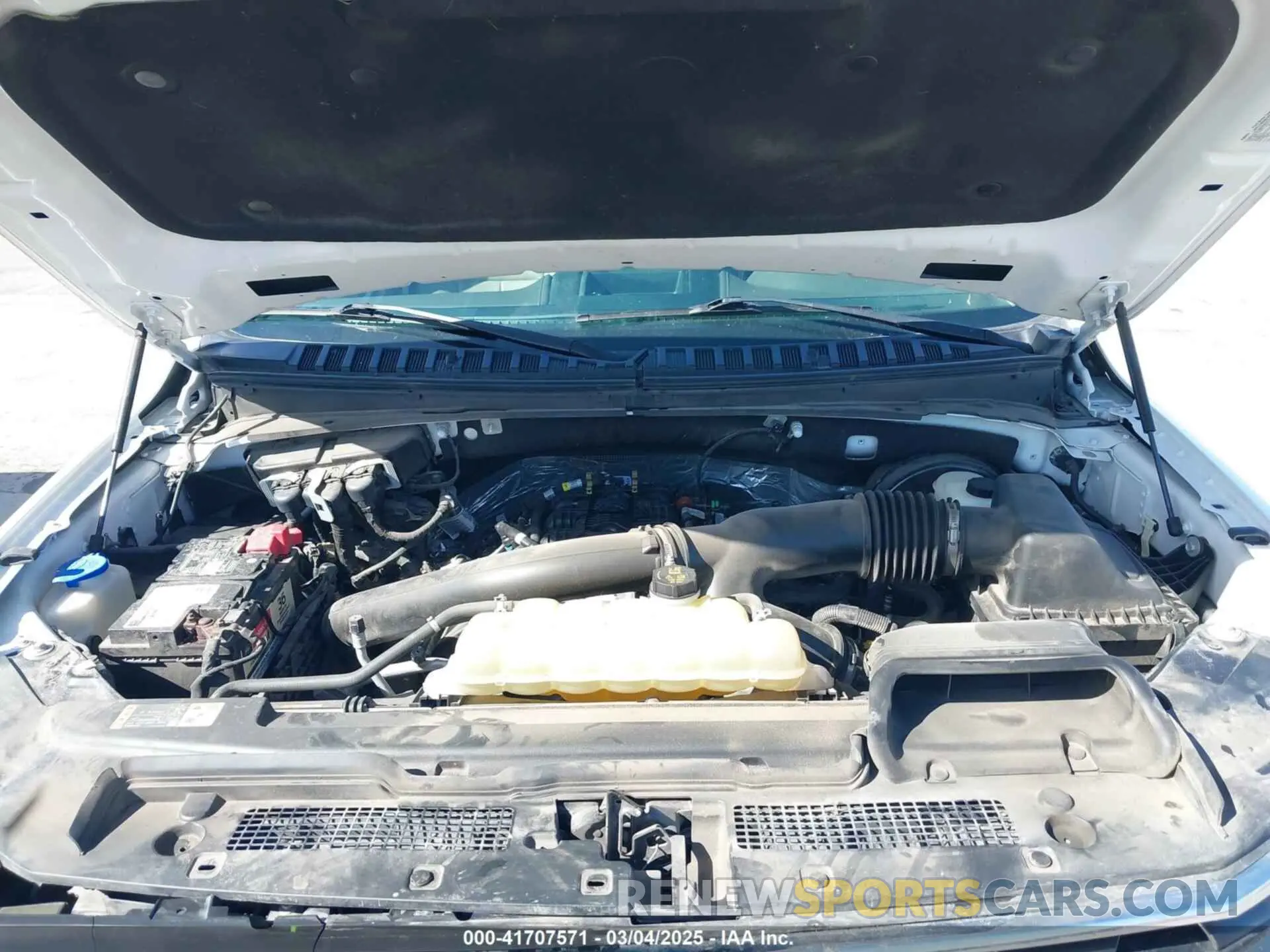 10 Photograph of a damaged car 1FMJU1HT4MEA76807 FORD EXPEDITION 2021