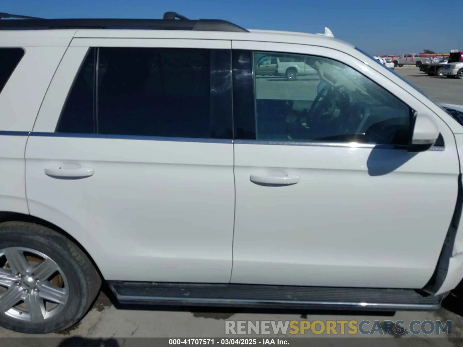 14 Photograph of a damaged car 1FMJU1HT4MEA76807 FORD EXPEDITION 2021