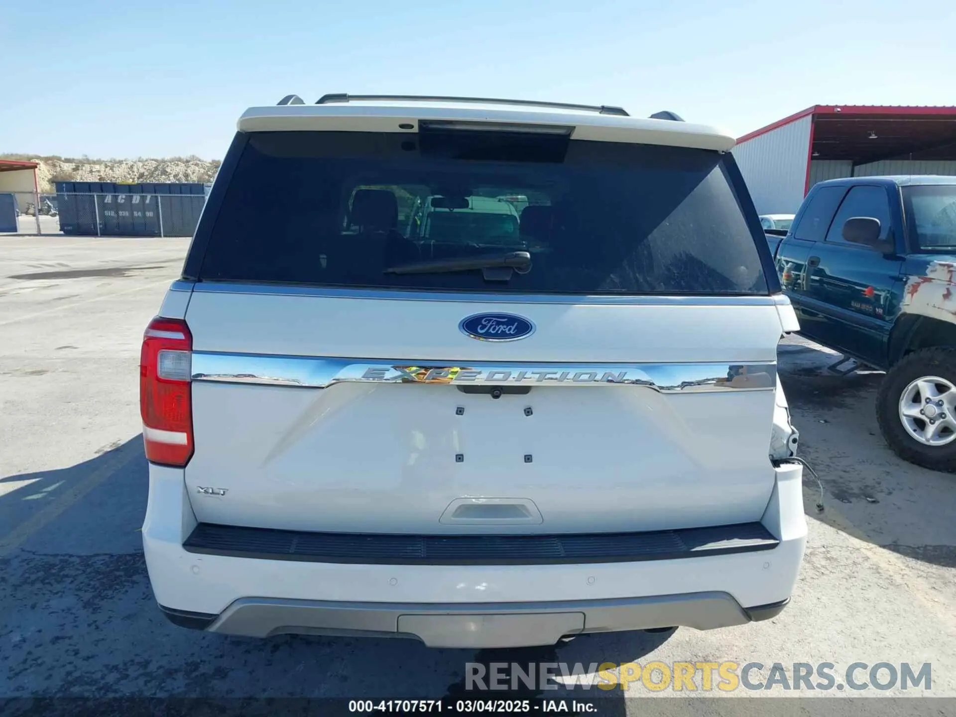 17 Photograph of a damaged car 1FMJU1HT4MEA76807 FORD EXPEDITION 2021