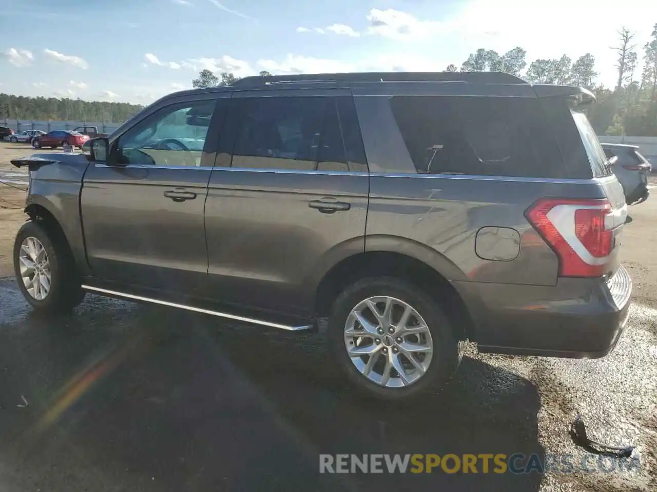 2 Photograph of a damaged car 1FMJU1HT4MEA85801 FORD EXPEDITION 2021