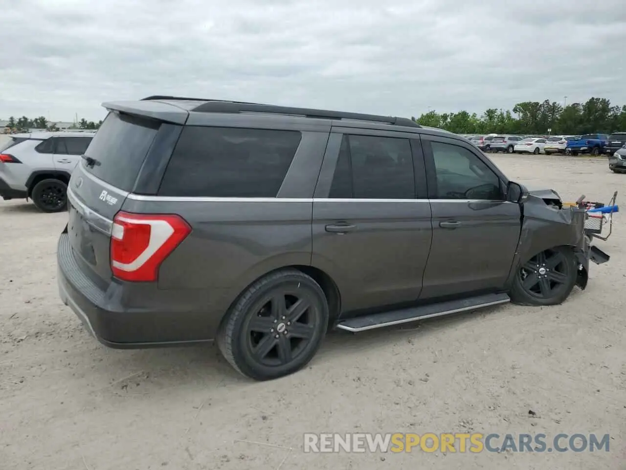 3 Photograph of a damaged car 1FMJU1HT6MEA10968 FORD EXPEDITION 2021