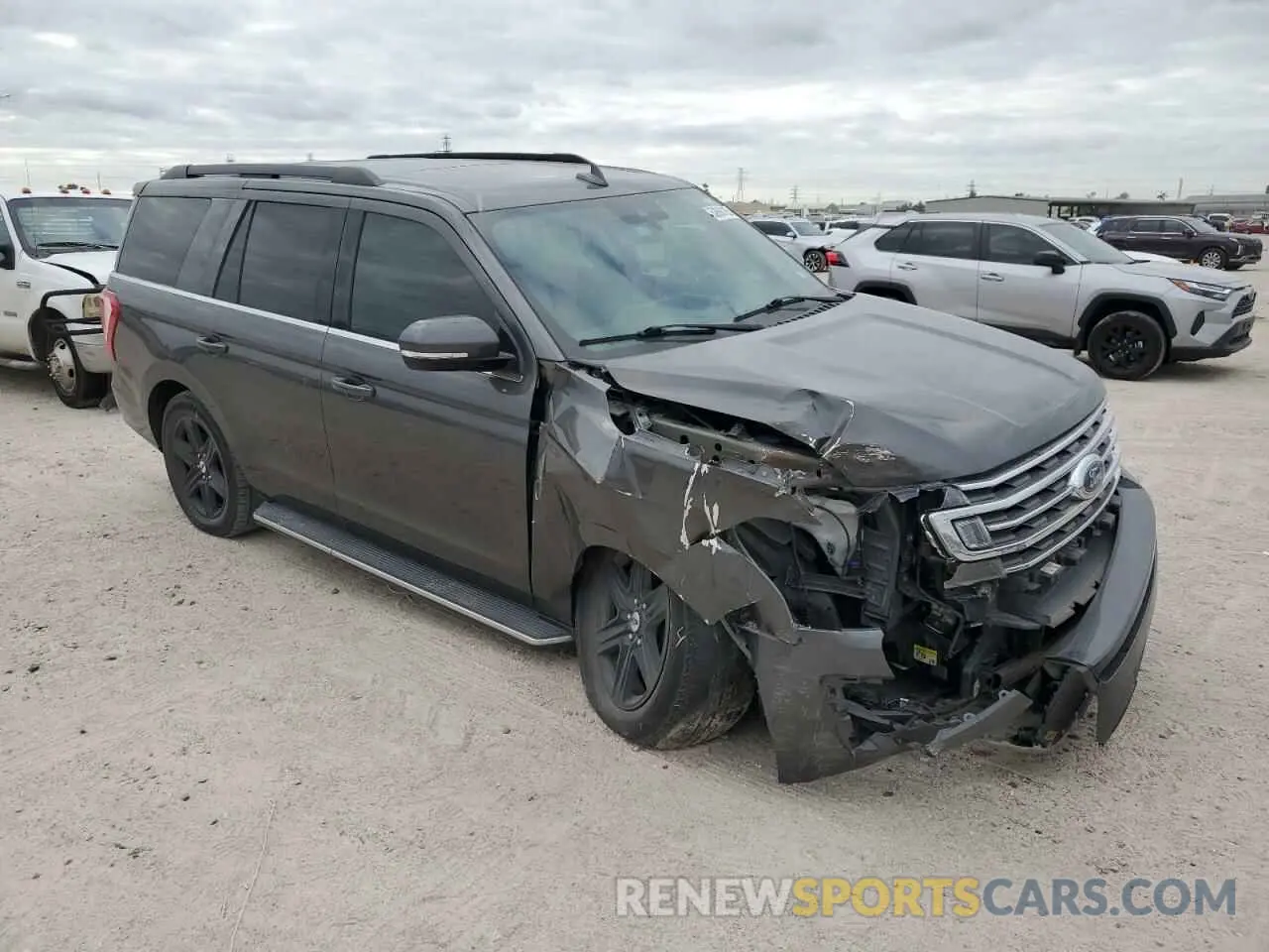 4 Photograph of a damaged car 1FMJU1HT6MEA10968 FORD EXPEDITION 2021