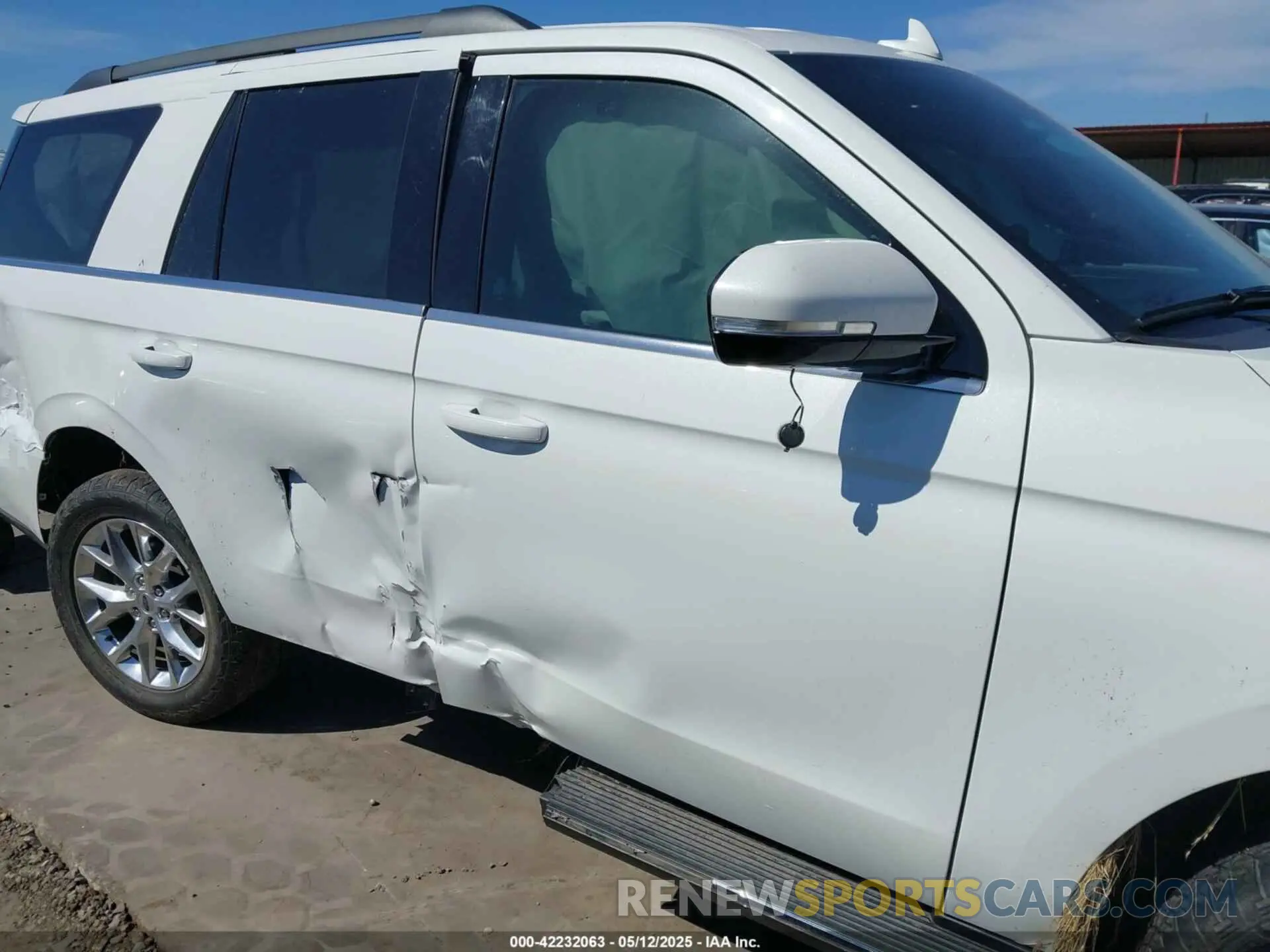 13 Photograph of a damaged car 1FMJU1HT6MEA89025 FORD EXPEDITION 2021