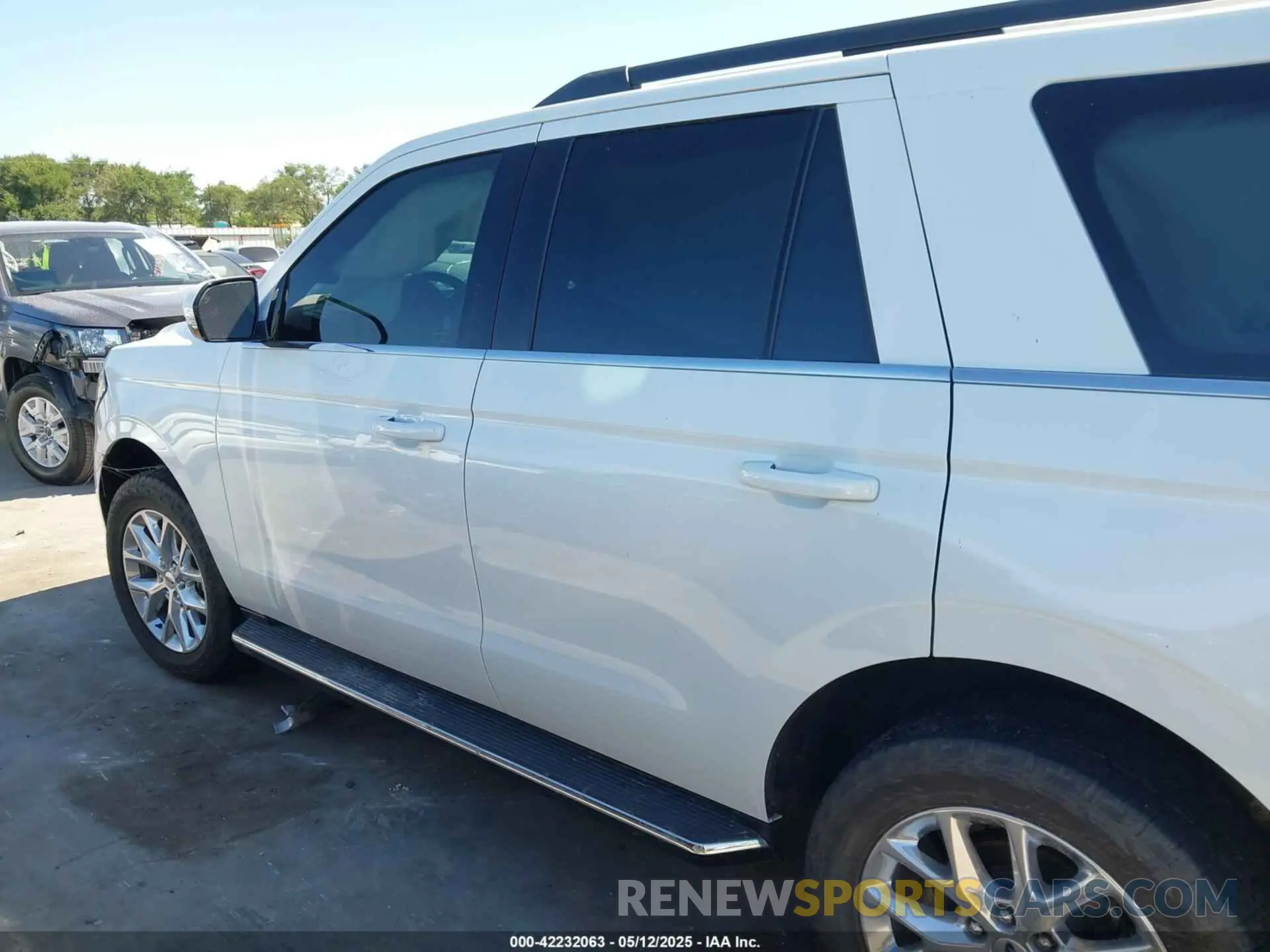 14 Photograph of a damaged car 1FMJU1HT6MEA89025 FORD EXPEDITION 2021