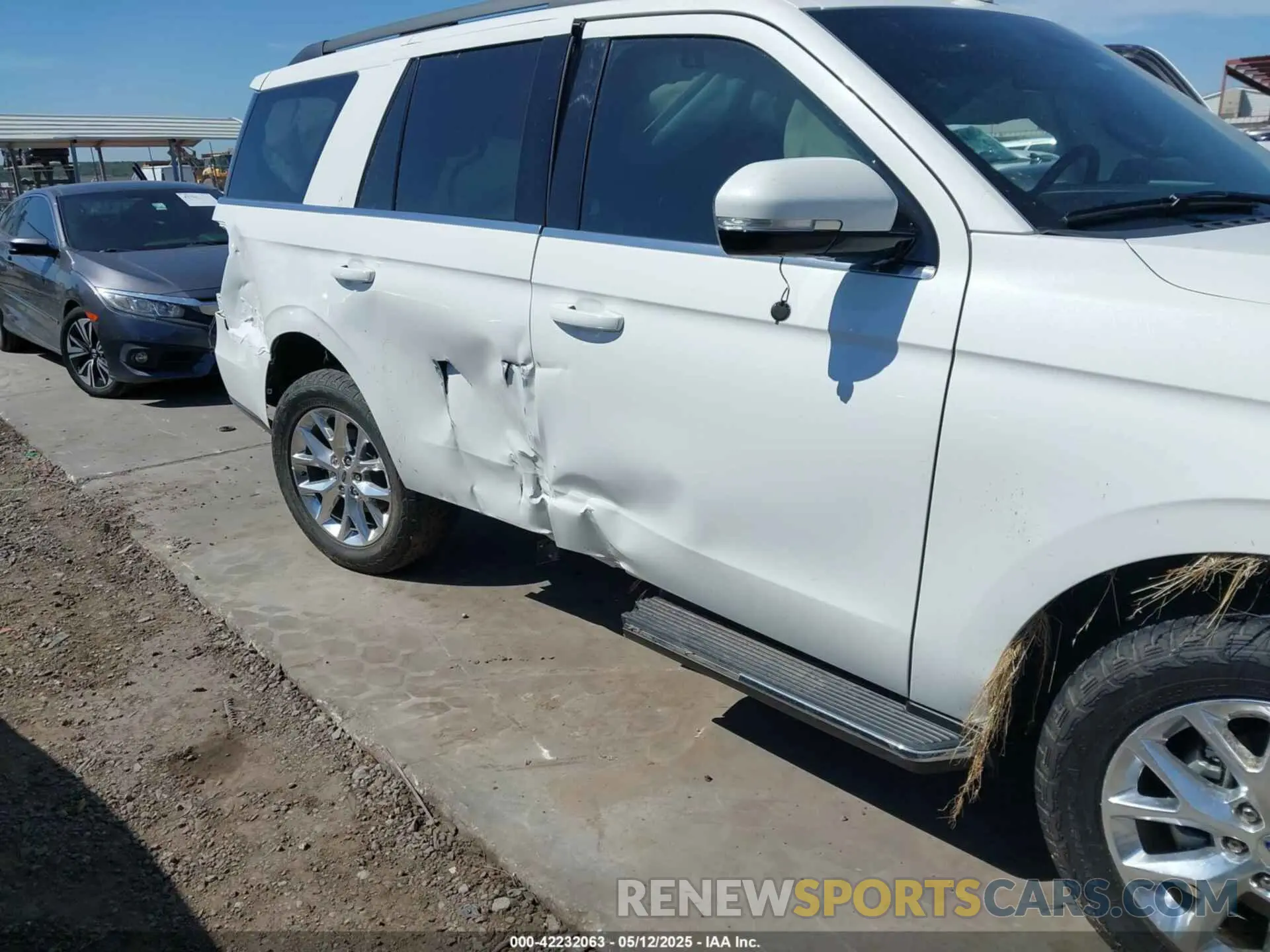17 Photograph of a damaged car 1FMJU1HT6MEA89025 FORD EXPEDITION 2021
