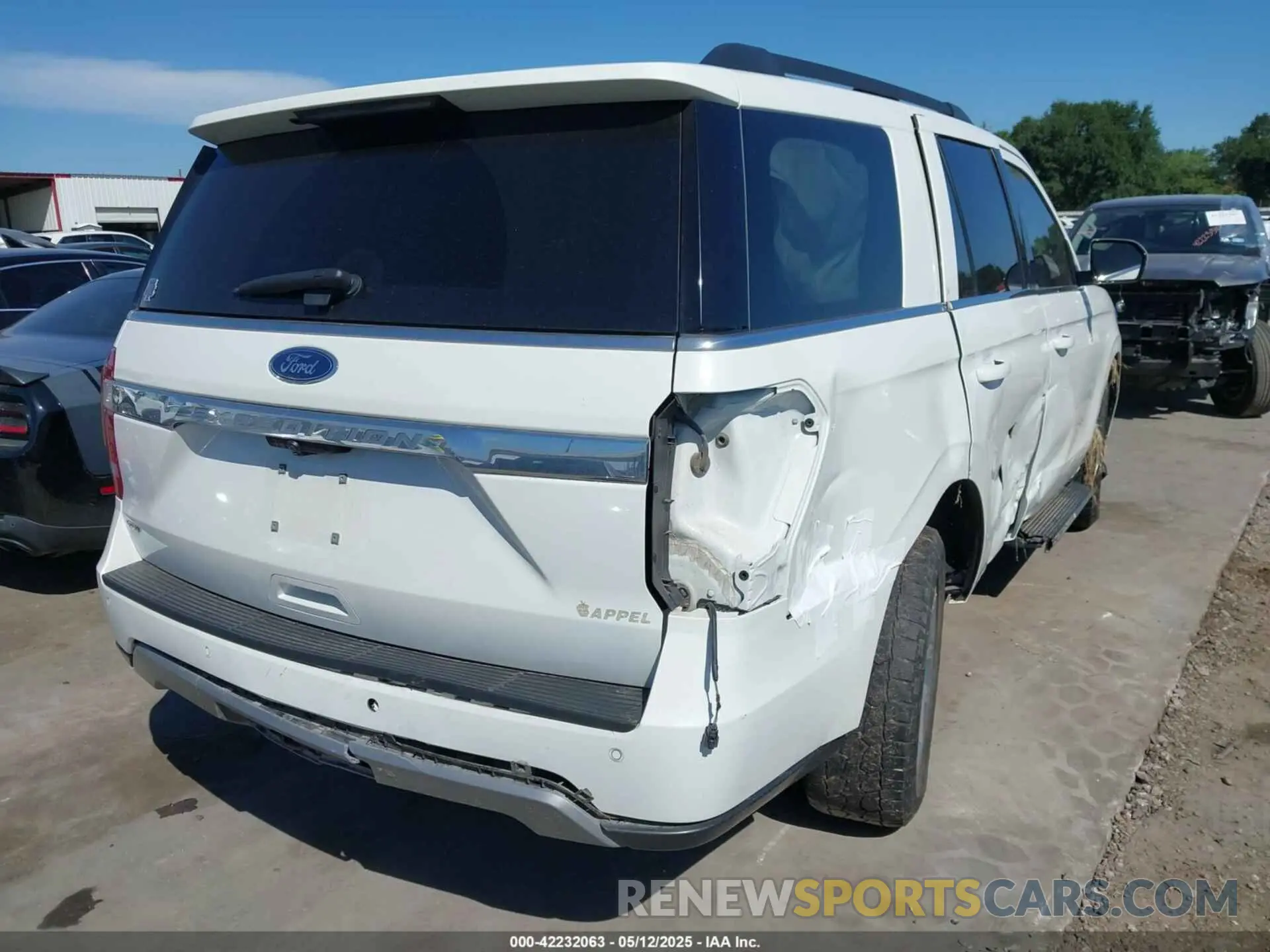 4 Photograph of a damaged car 1FMJU1HT6MEA89025 FORD EXPEDITION 2021