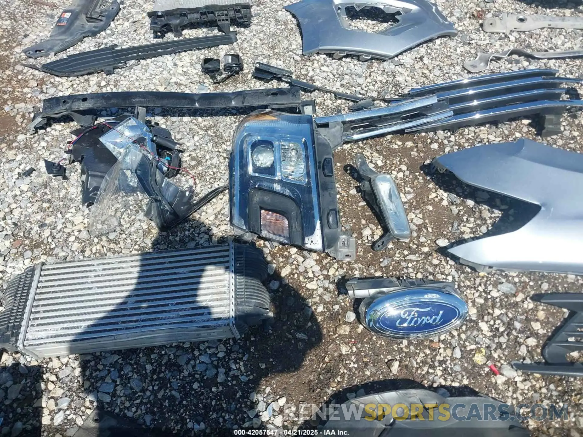 18 Photograph of a damaged car 1FMJU1HT9MEA33614 FORD EXPEDITION 2021