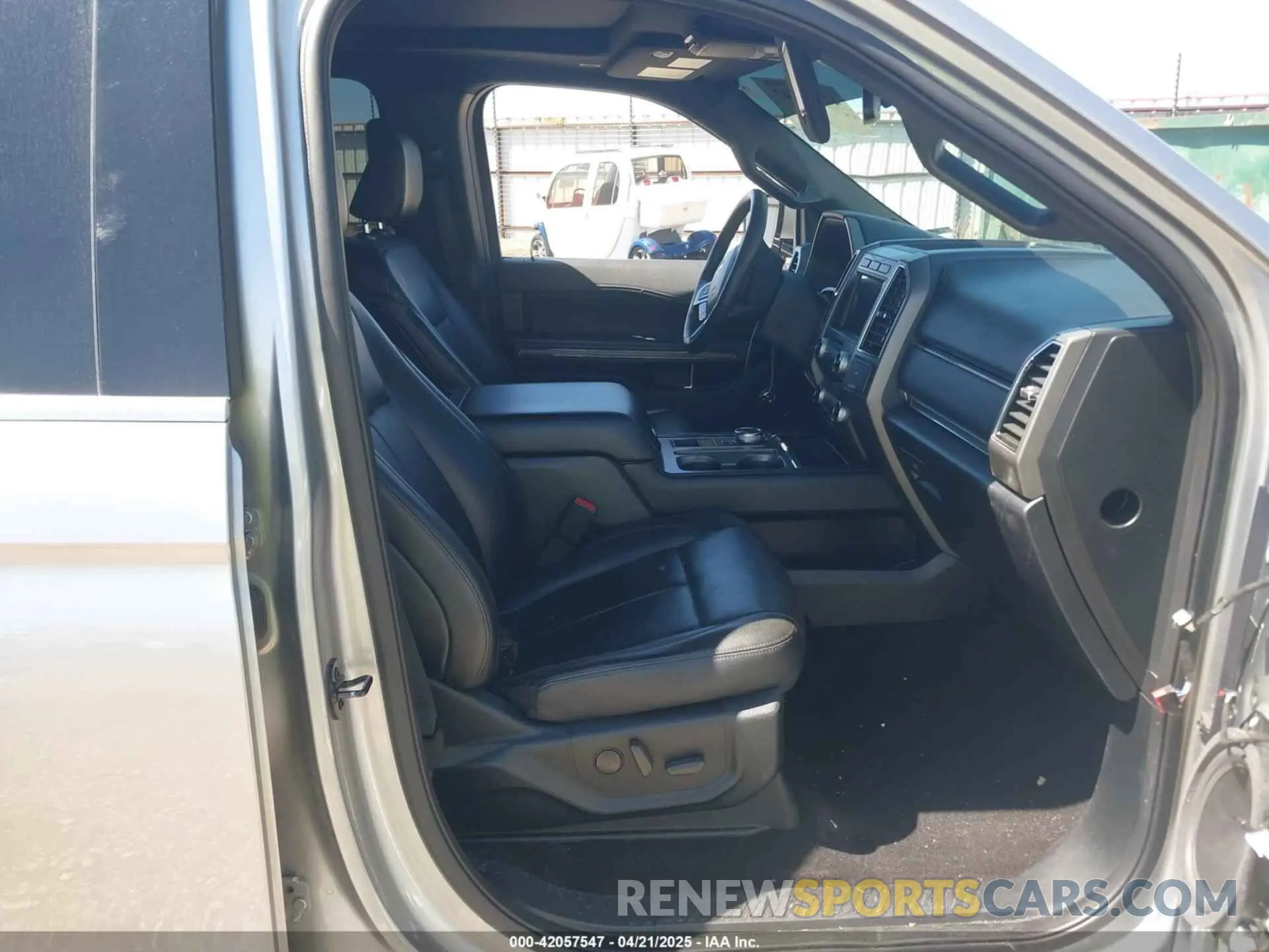 5 Photograph of a damaged car 1FMJU1HT9MEA33614 FORD EXPEDITION 2021