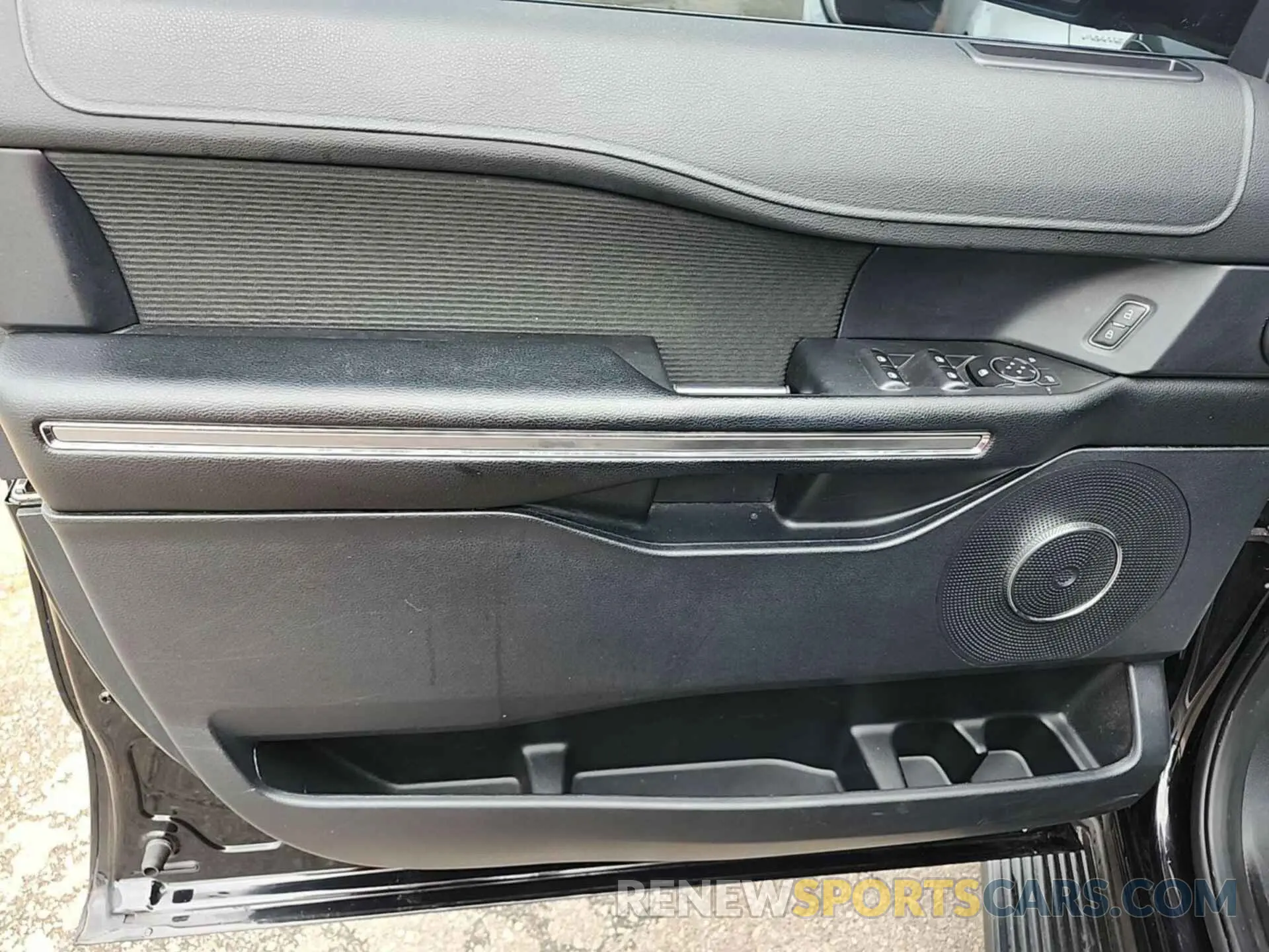 13 Photograph of a damaged car 1FMJU1HTXMEA37462 FORD EXPEDITION 2021