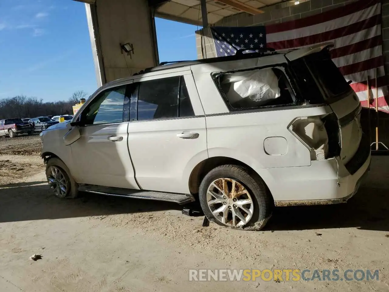 2 Photograph of a damaged car 1FMJU1JT1MEA04571 FORD EXPEDITION 2021