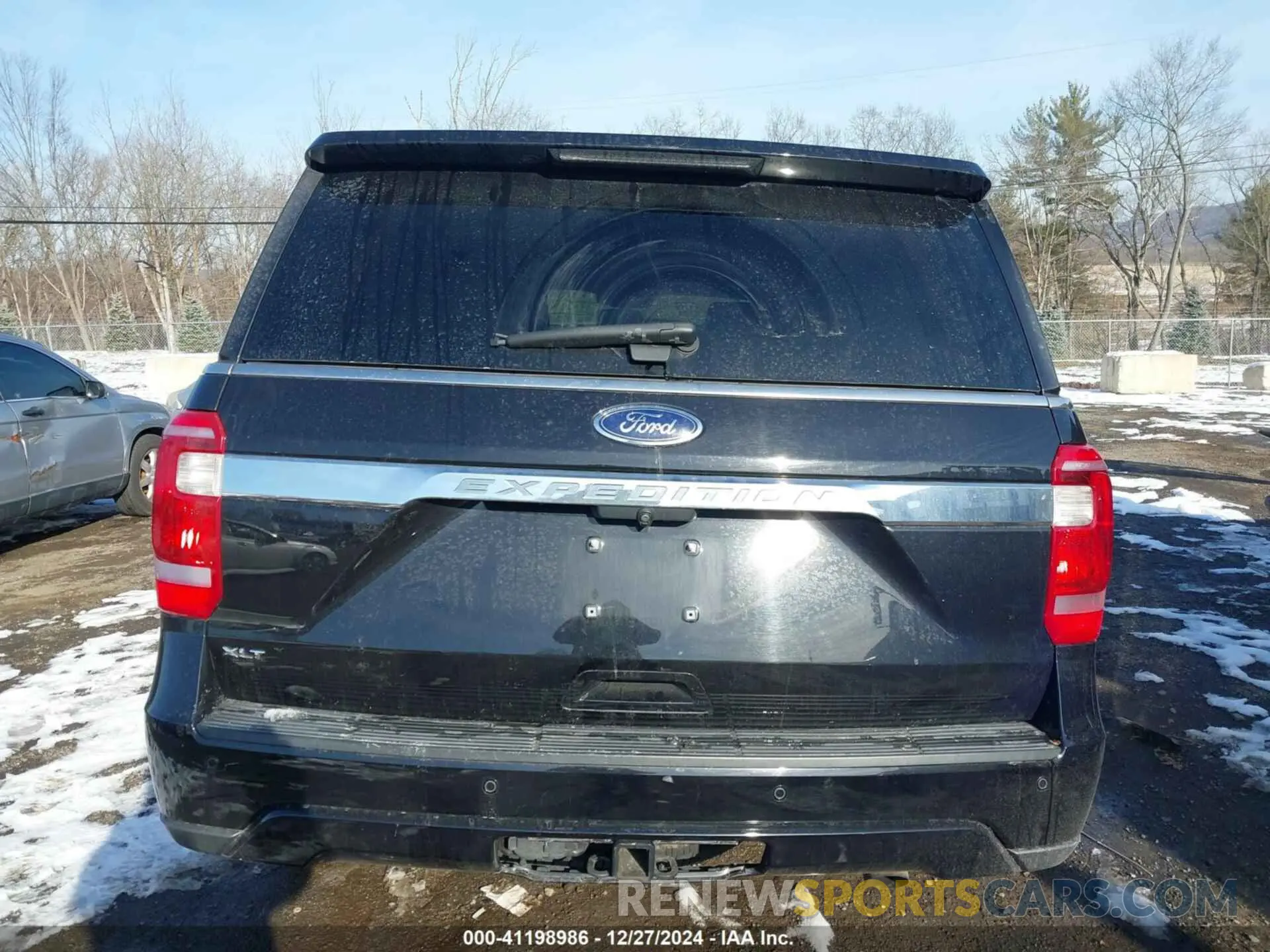 17 Photograph of a damaged car 1FMJU1JT4MEA19985 FORD EXPEDITION 2021