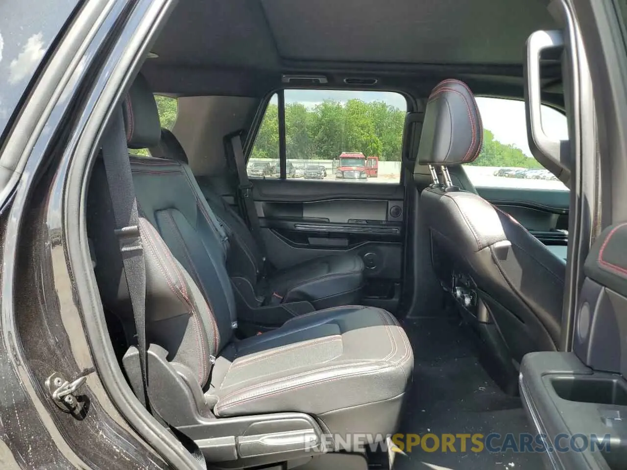 11 Photograph of a damaged car 1FMJU1KT8MEA13783 FORD EXPEDITION 2021