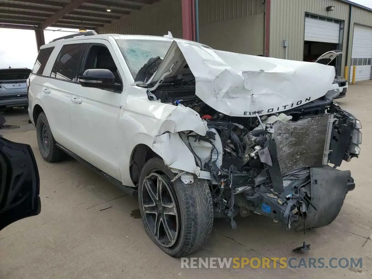 4 Photograph of a damaged car 1FMJU1KTXMEA40905 FORD EXPEDITION 2021