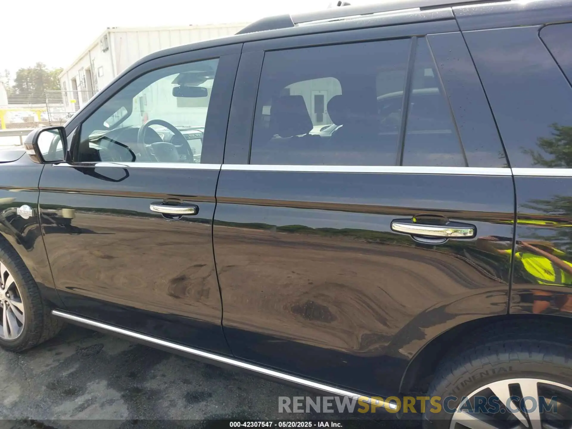 14 Photograph of a damaged car 1FMJU1PT4MEA77957 FORD EXPEDITION 2021