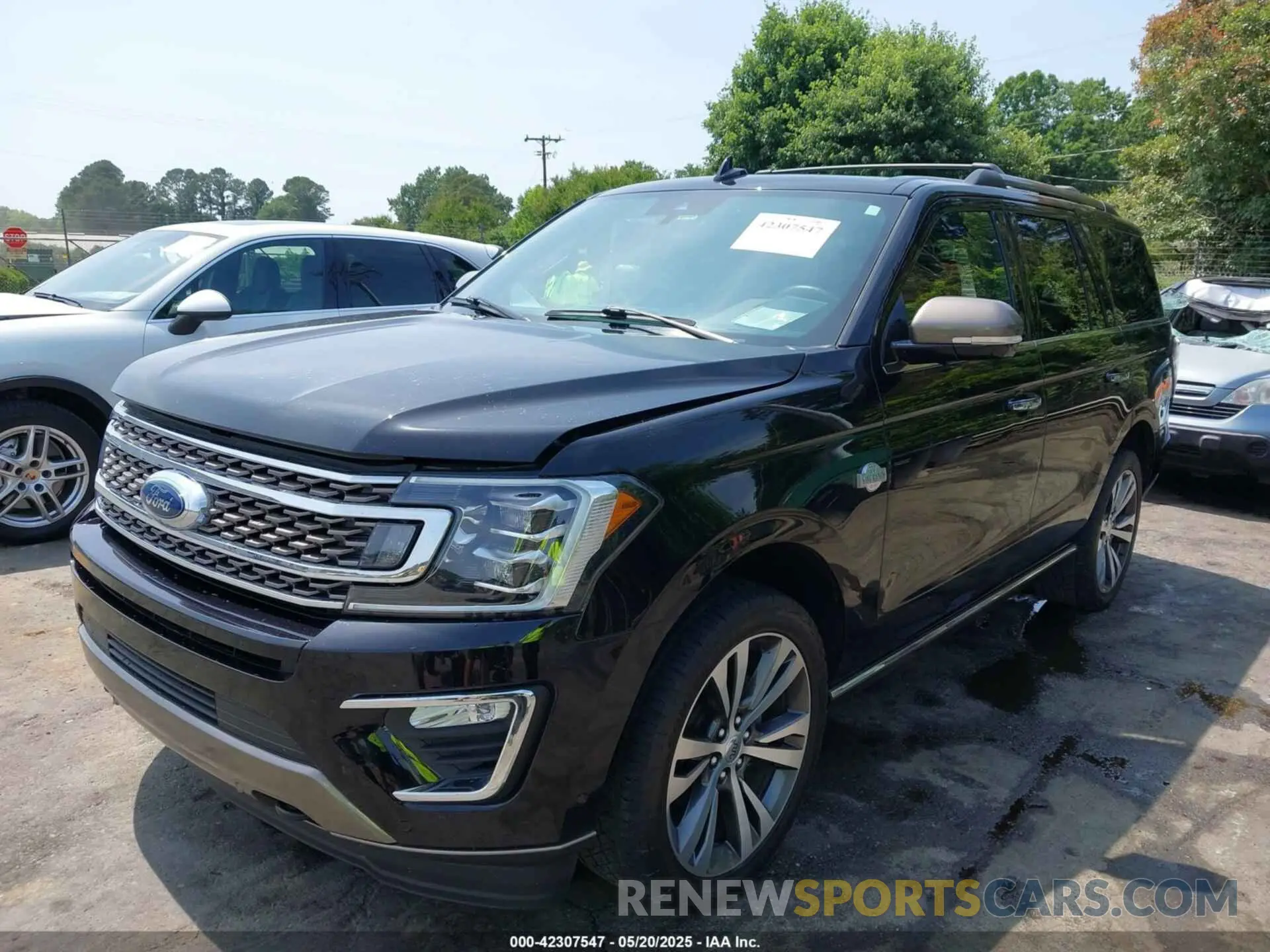 2 Photograph of a damaged car 1FMJU1PT4MEA77957 FORD EXPEDITION 2021