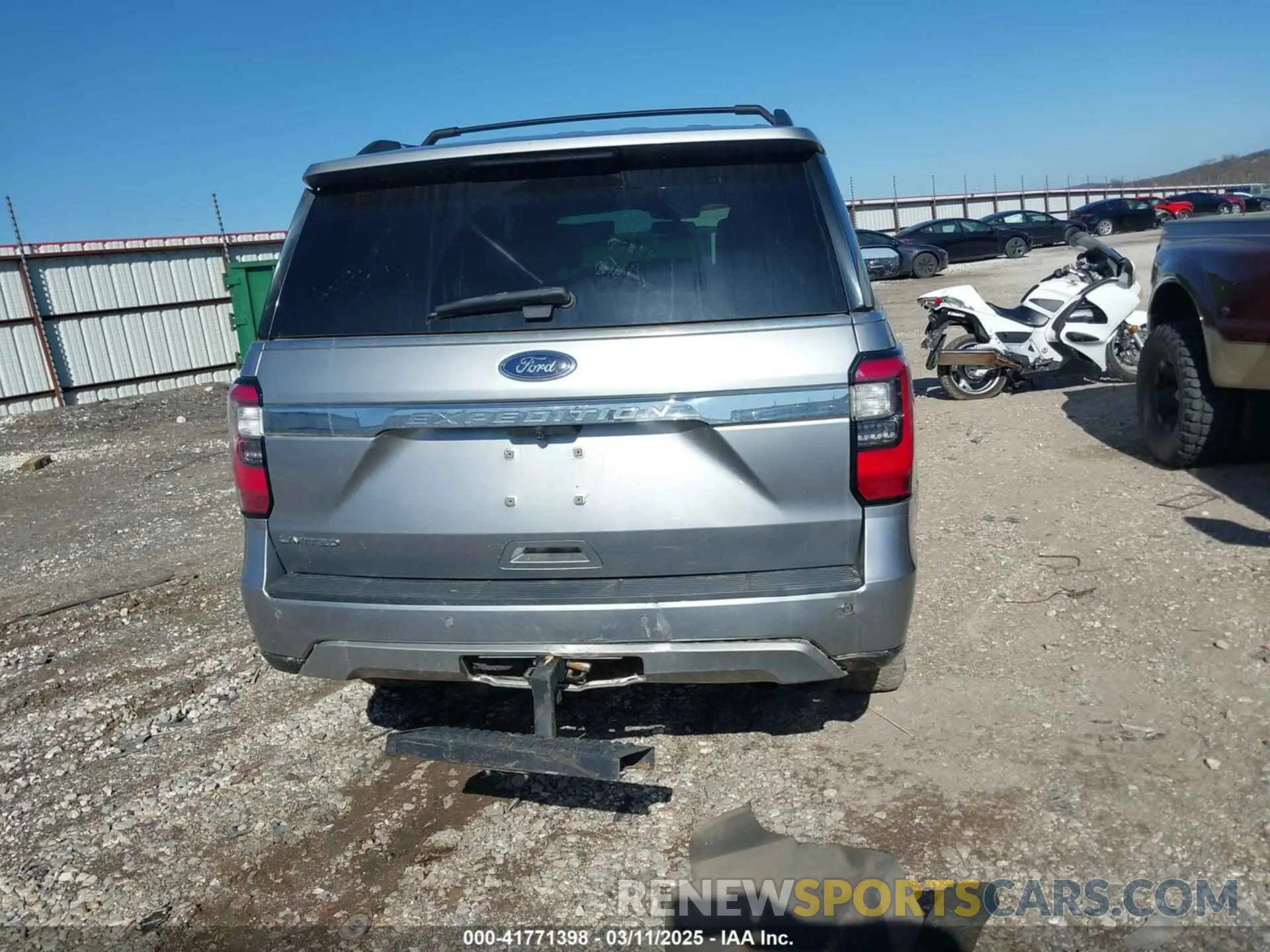 17 Photograph of a damaged car 1FMJU2AT4MEA31107 FORD EXPEDITION 2021