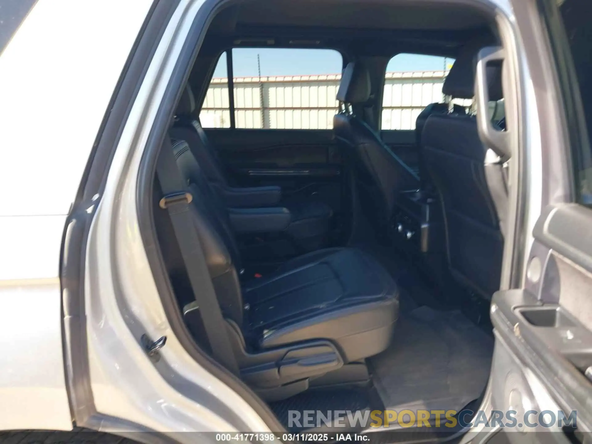 8 Photograph of a damaged car 1FMJU2AT4MEA31107 FORD EXPEDITION 2021
