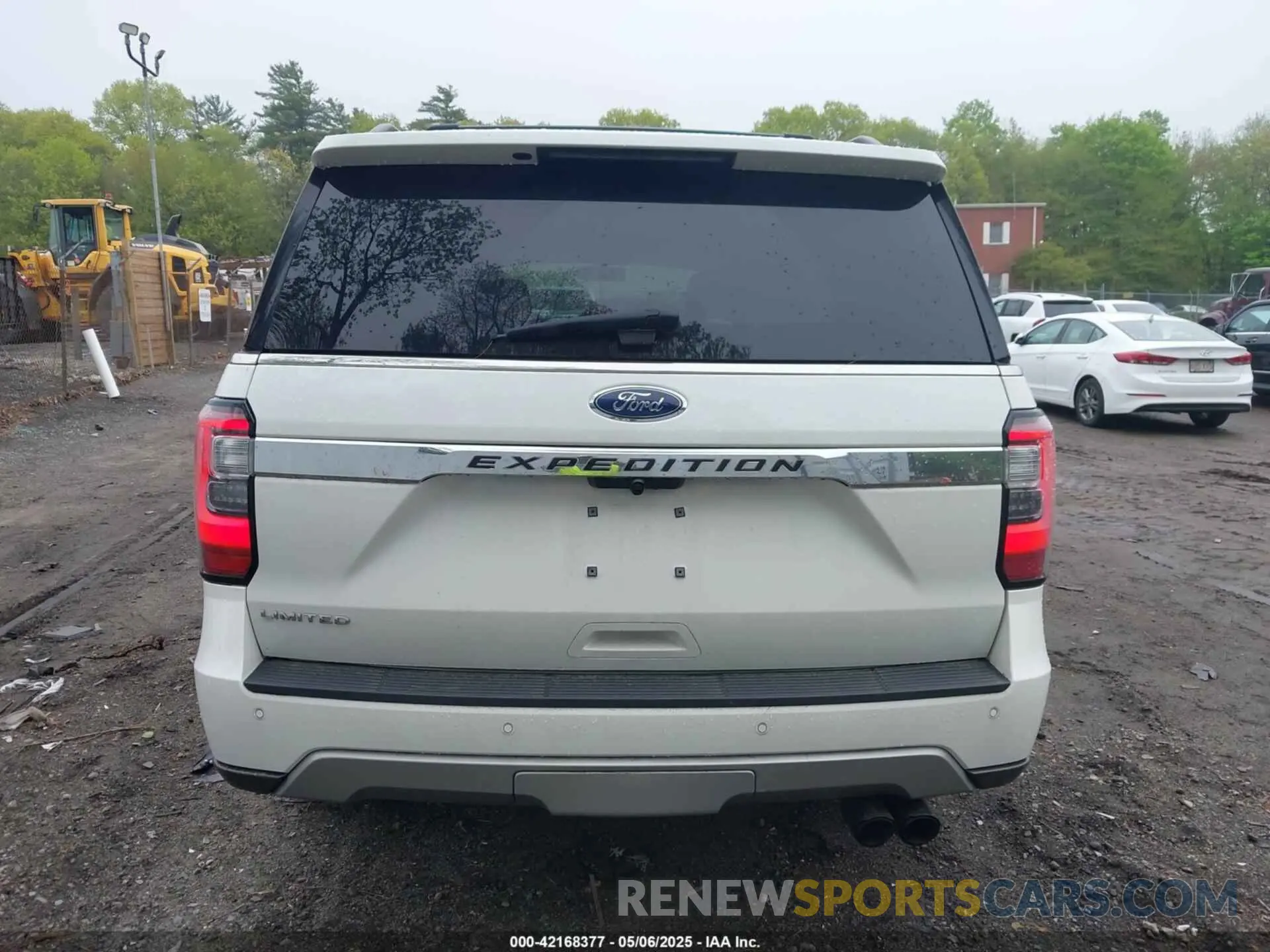 16 Photograph of a damaged car 1FMJU2AT5MEA63726 FORD EXPEDITION 2021