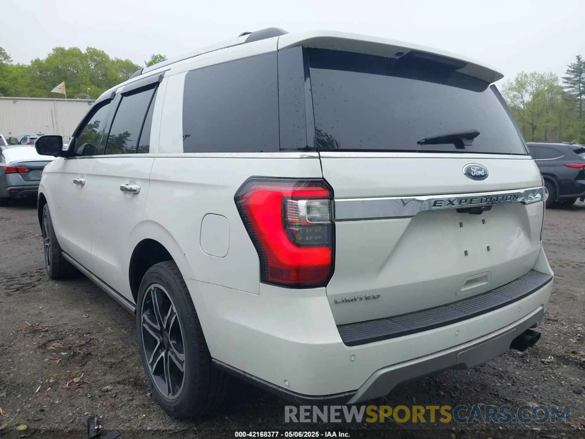 3 Photograph of a damaged car 1FMJU2AT5MEA63726 FORD EXPEDITION 2021