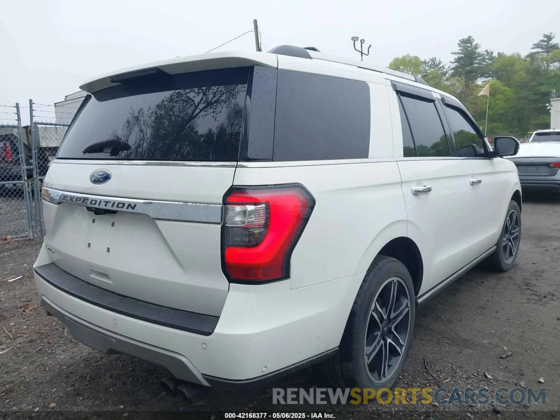 4 Photograph of a damaged car 1FMJU2AT5MEA63726 FORD EXPEDITION 2021