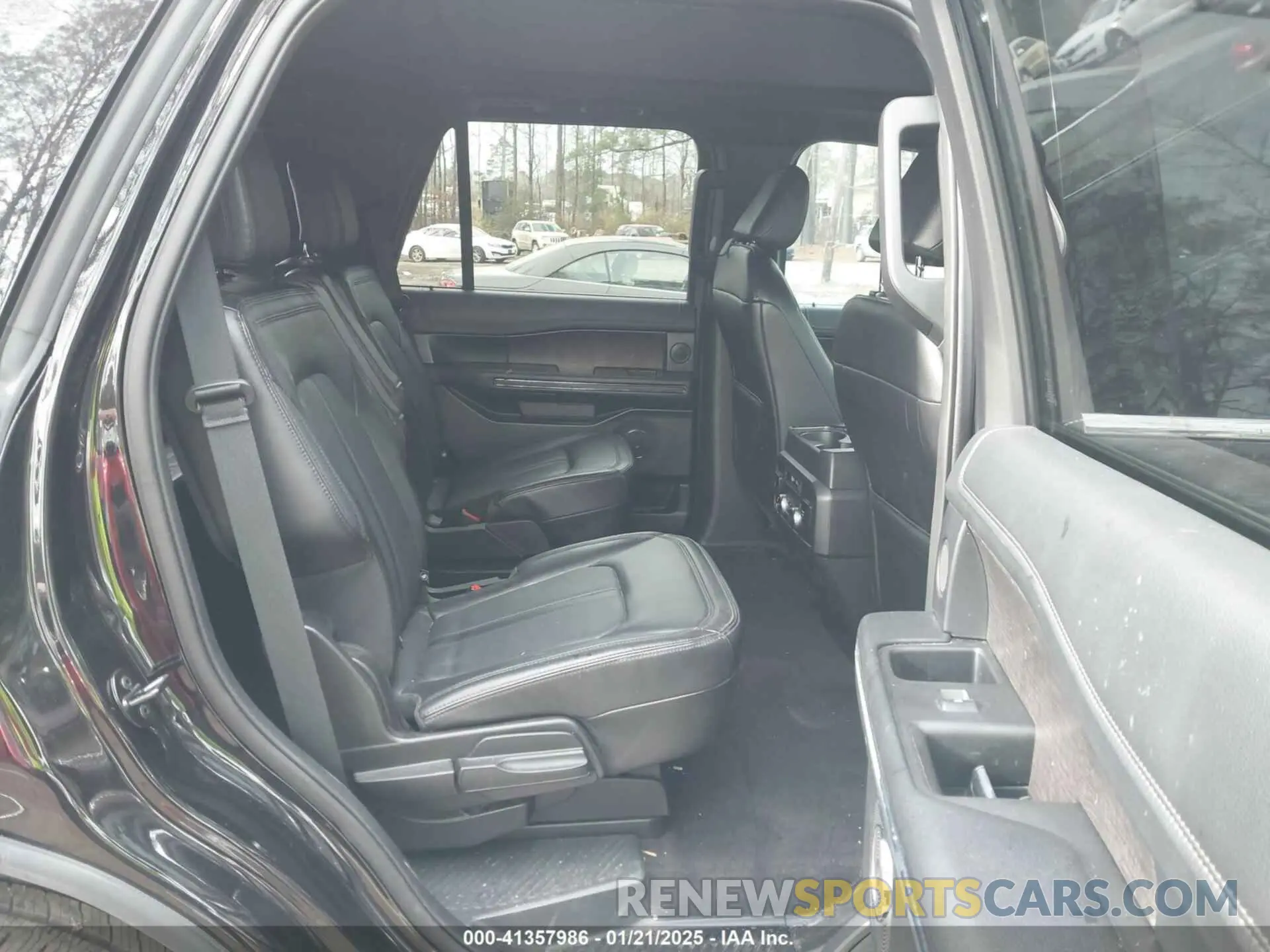 8 Photograph of a damaged car 1FMJU2AT6MEA69261 FORD EXPEDITION 2021