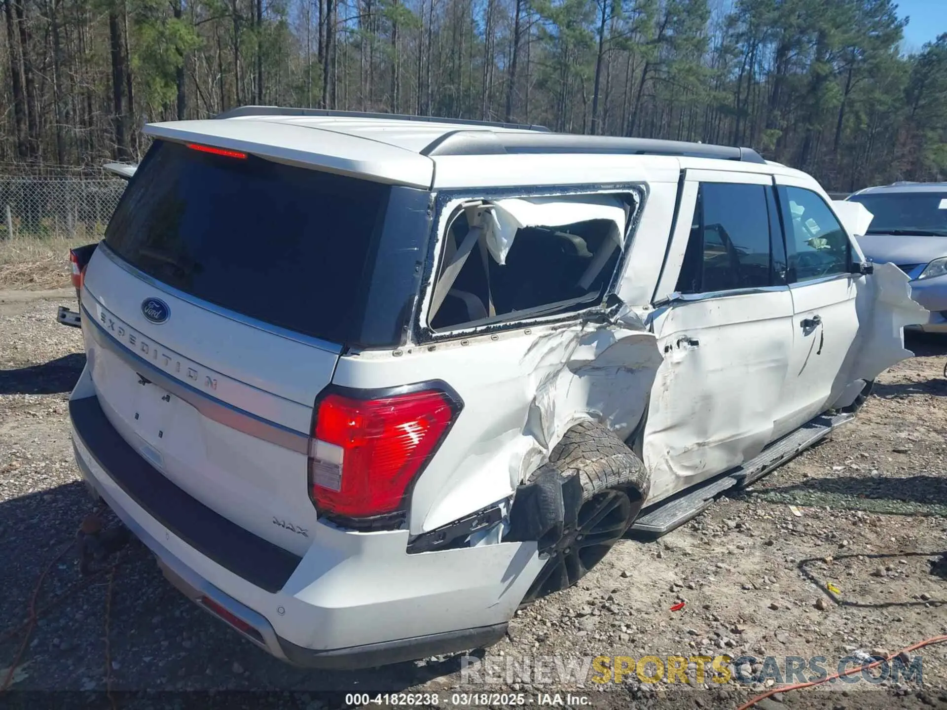4 Photograph of a damaged car 1FMJK1HT4NEA54989 FORD EXPEDITION 2022