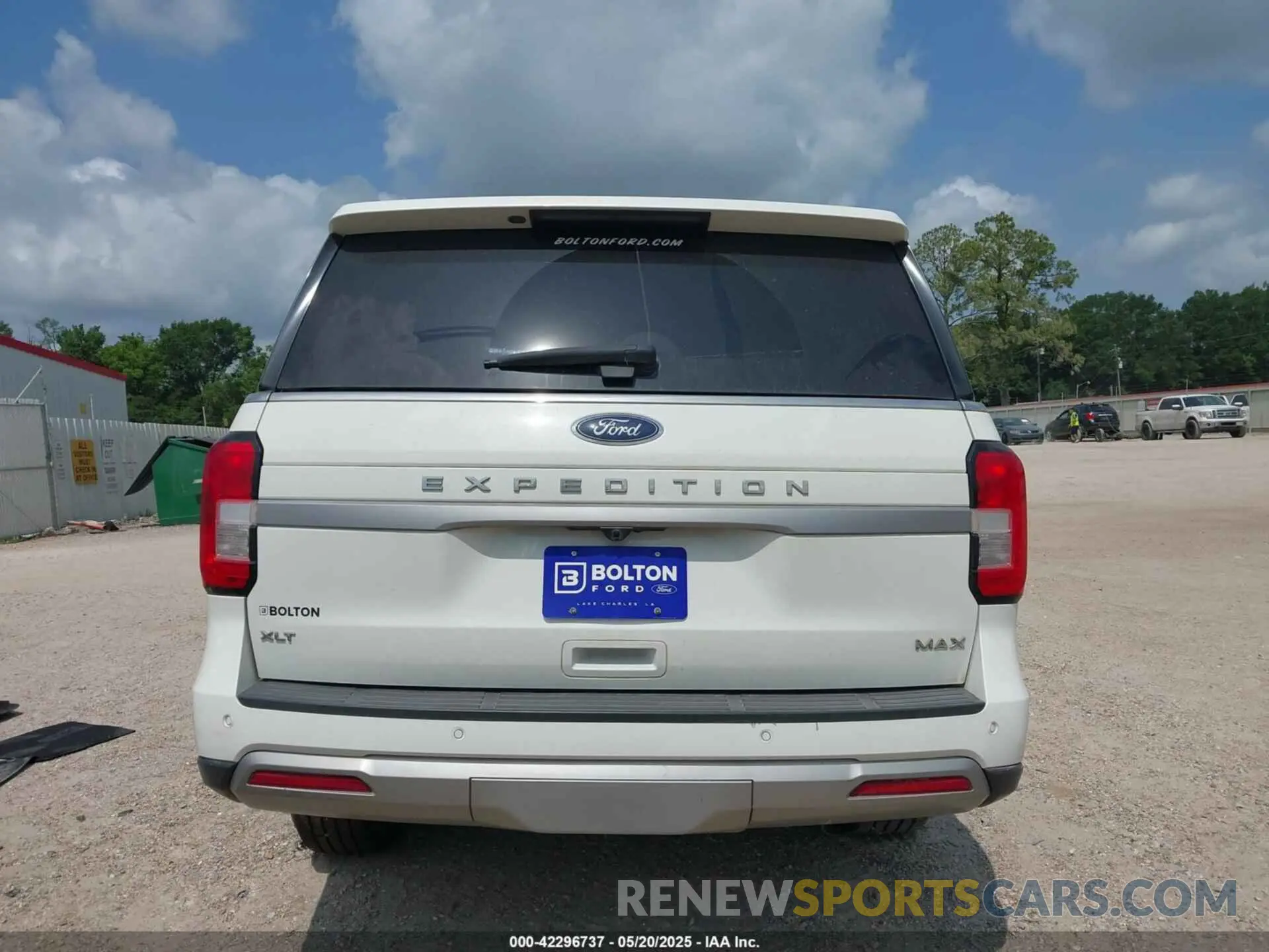 17 Photograph of a damaged car 1FMJK1HT6NEA32637 FORD EXPEDITION 2022