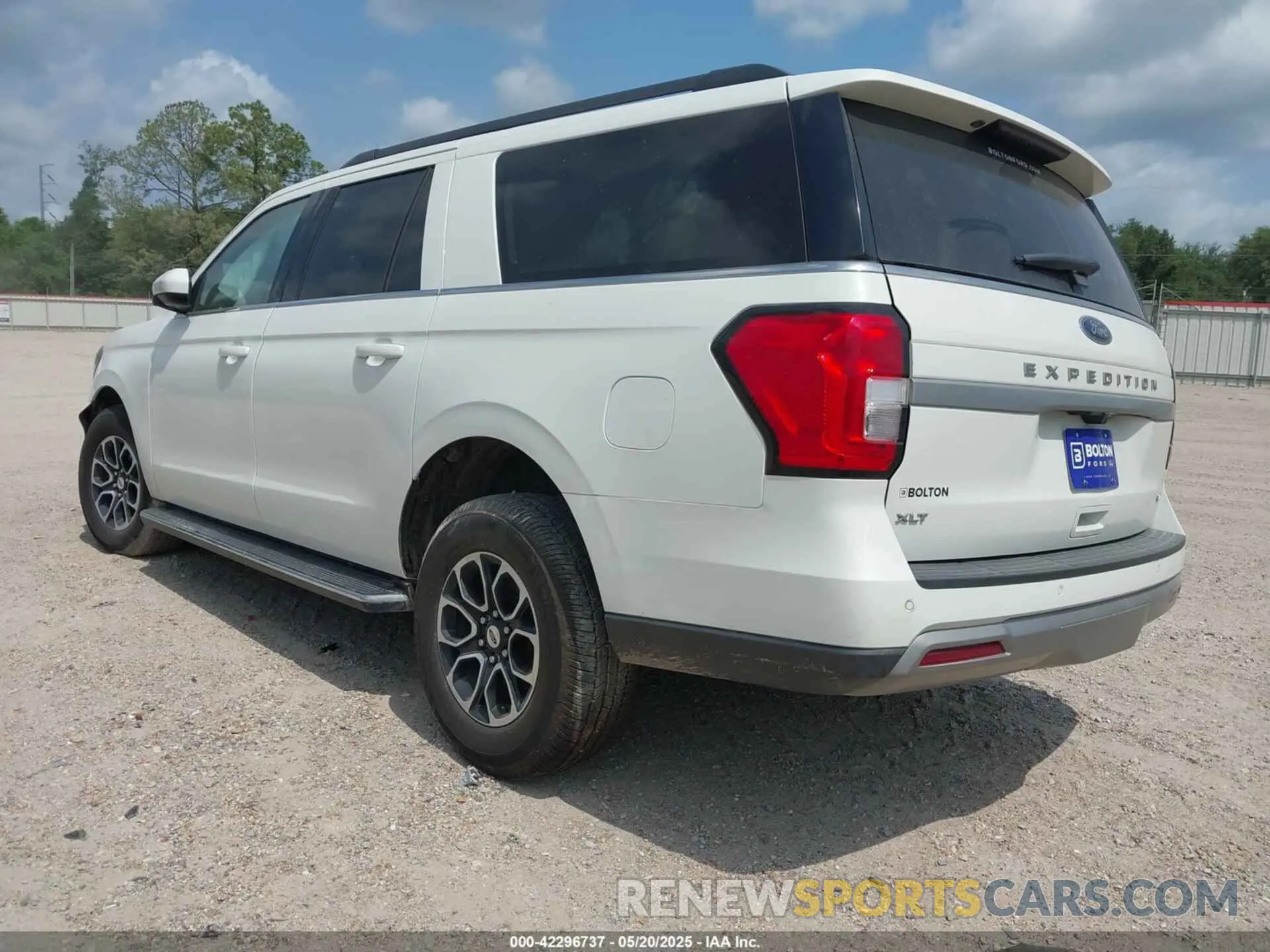 3 Photograph of a damaged car 1FMJK1HT6NEA32637 FORD EXPEDITION 2022