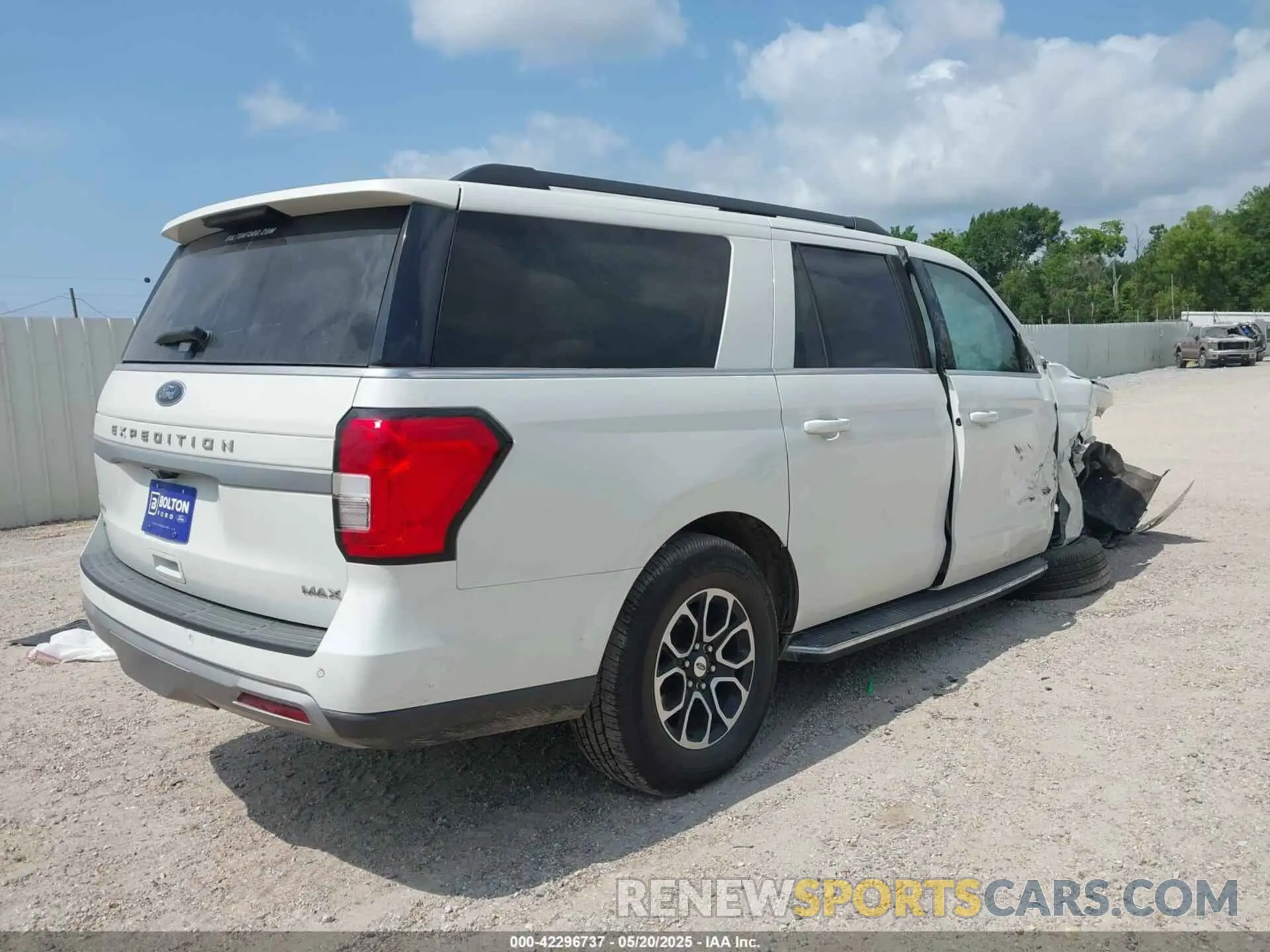 4 Photograph of a damaged car 1FMJK1HT6NEA32637 FORD EXPEDITION 2022