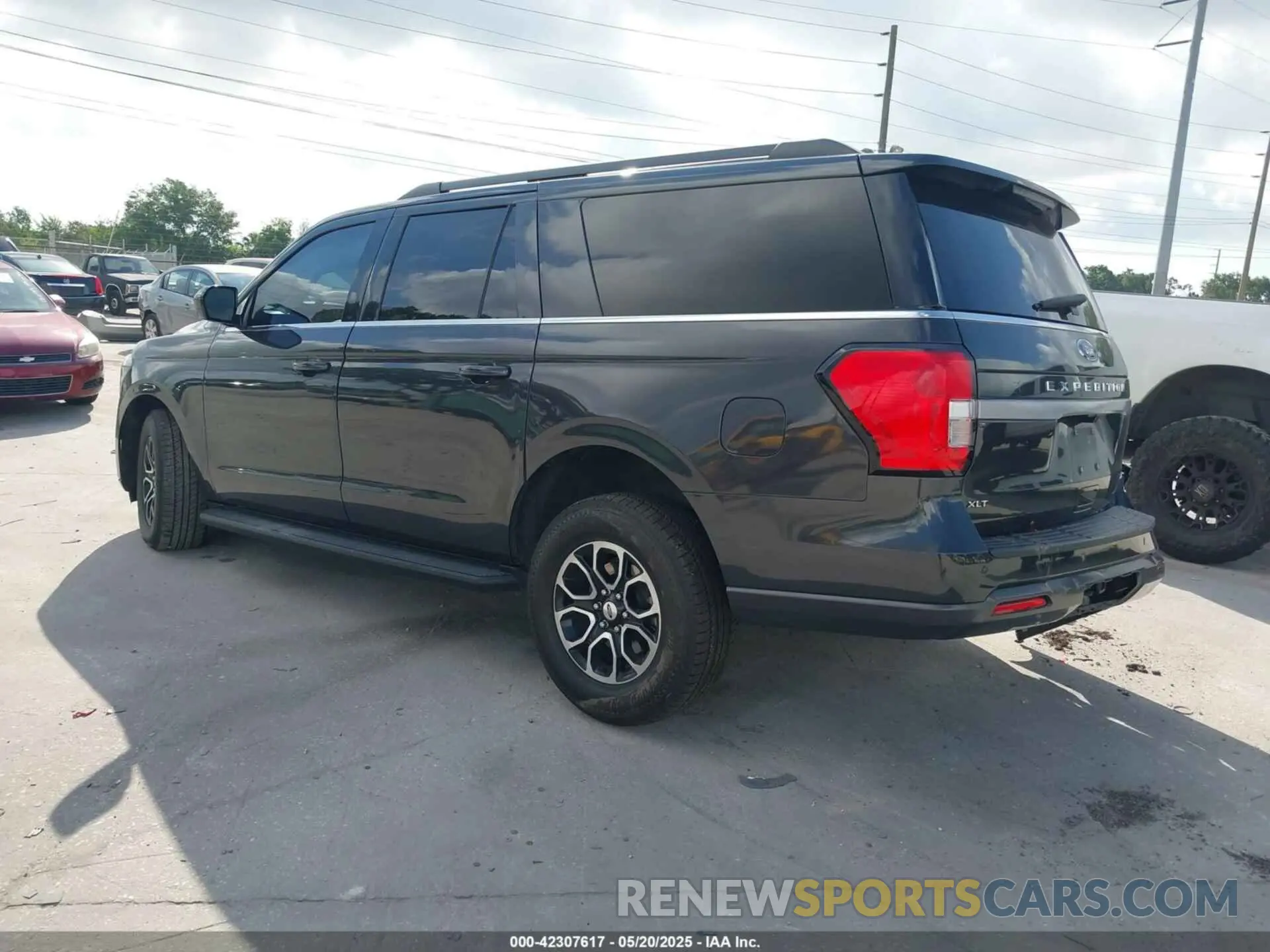 3 Photograph of a damaged car 1FMJK1HT8NEA25897 FORD EXPEDITION 2022