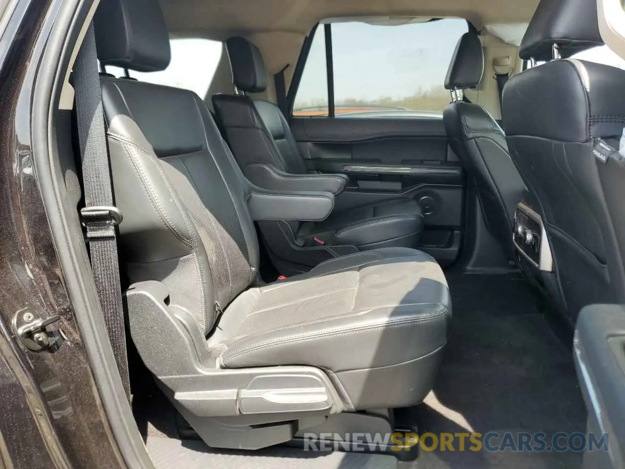 11 Photograph of a damaged car 1FMJK1JT4NEA66862 FORD EXPEDITION 2022