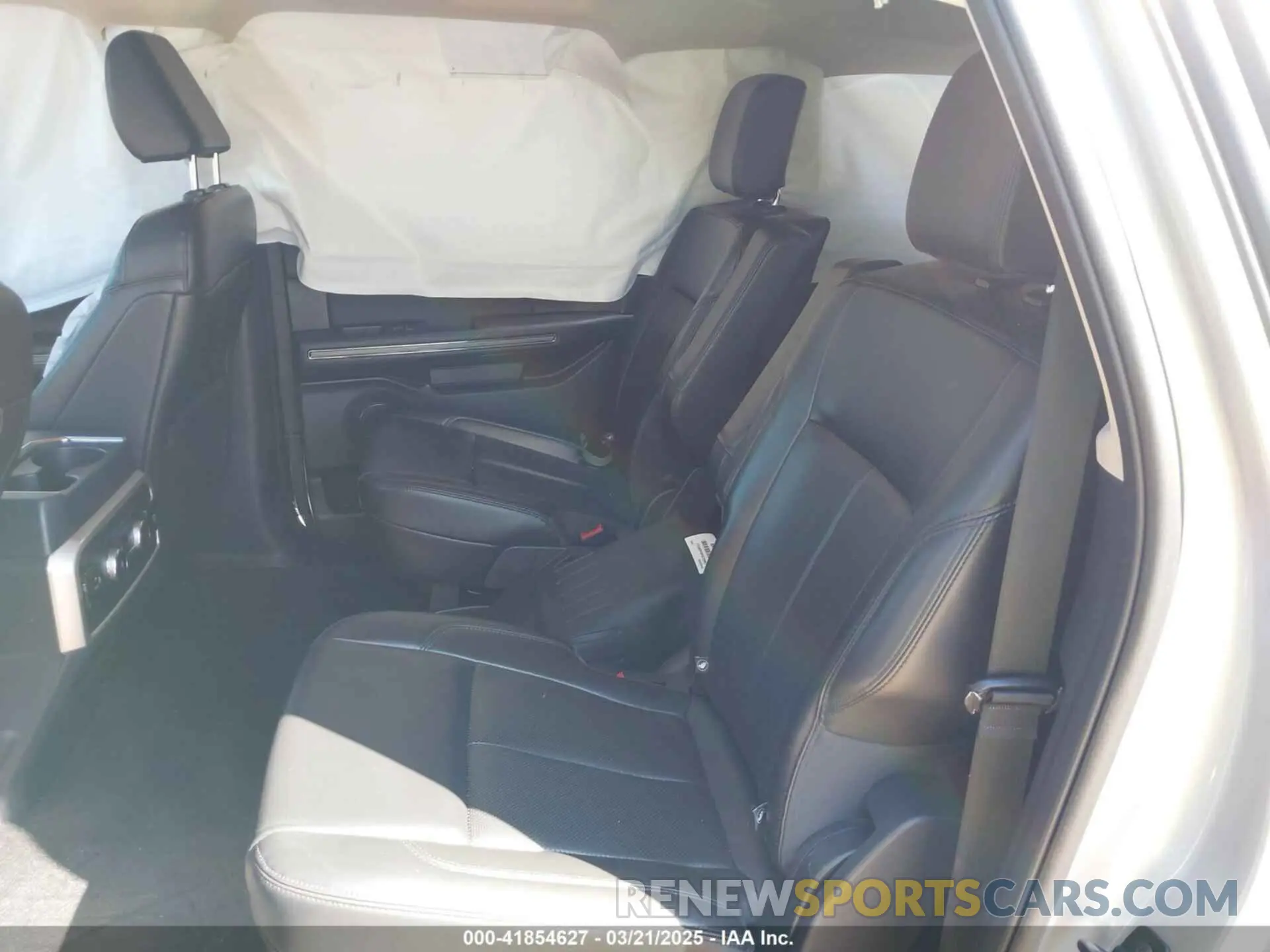 8 Photograph of a damaged car 1FMJK1JT5NEA54767 FORD EXPEDITION 2022