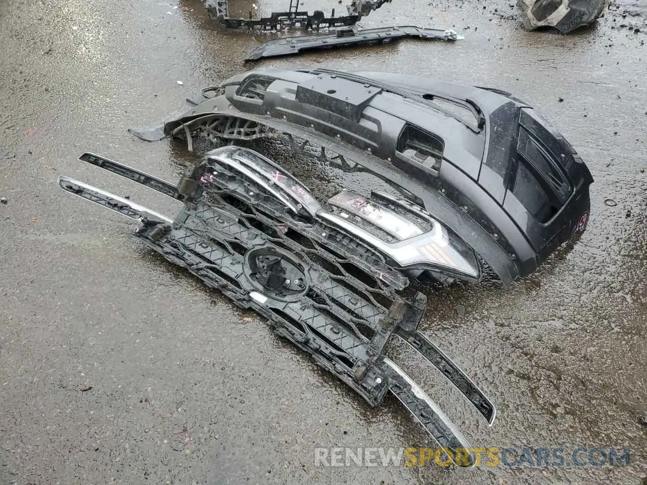 13 Photograph of a damaged car 1FMJK1JTXNEA27256 FORD EXPEDITION 2022