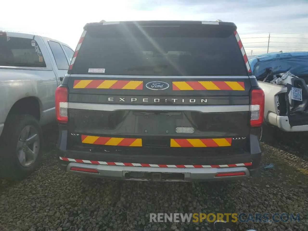 6 Photograph of a damaged car 1FMJK1JTXNEA27256 FORD EXPEDITION 2022