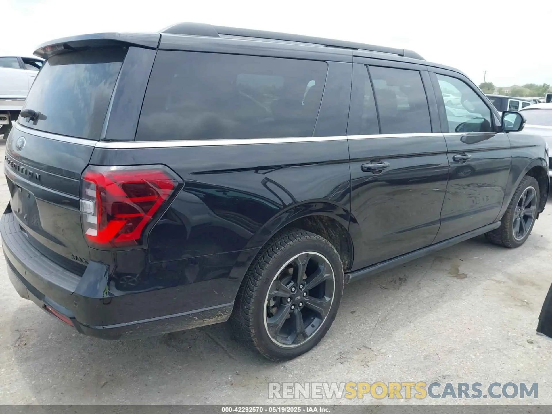 4 Photograph of a damaged car 1FMJK1KT9NEA35248 FORD EXPEDITION 2022