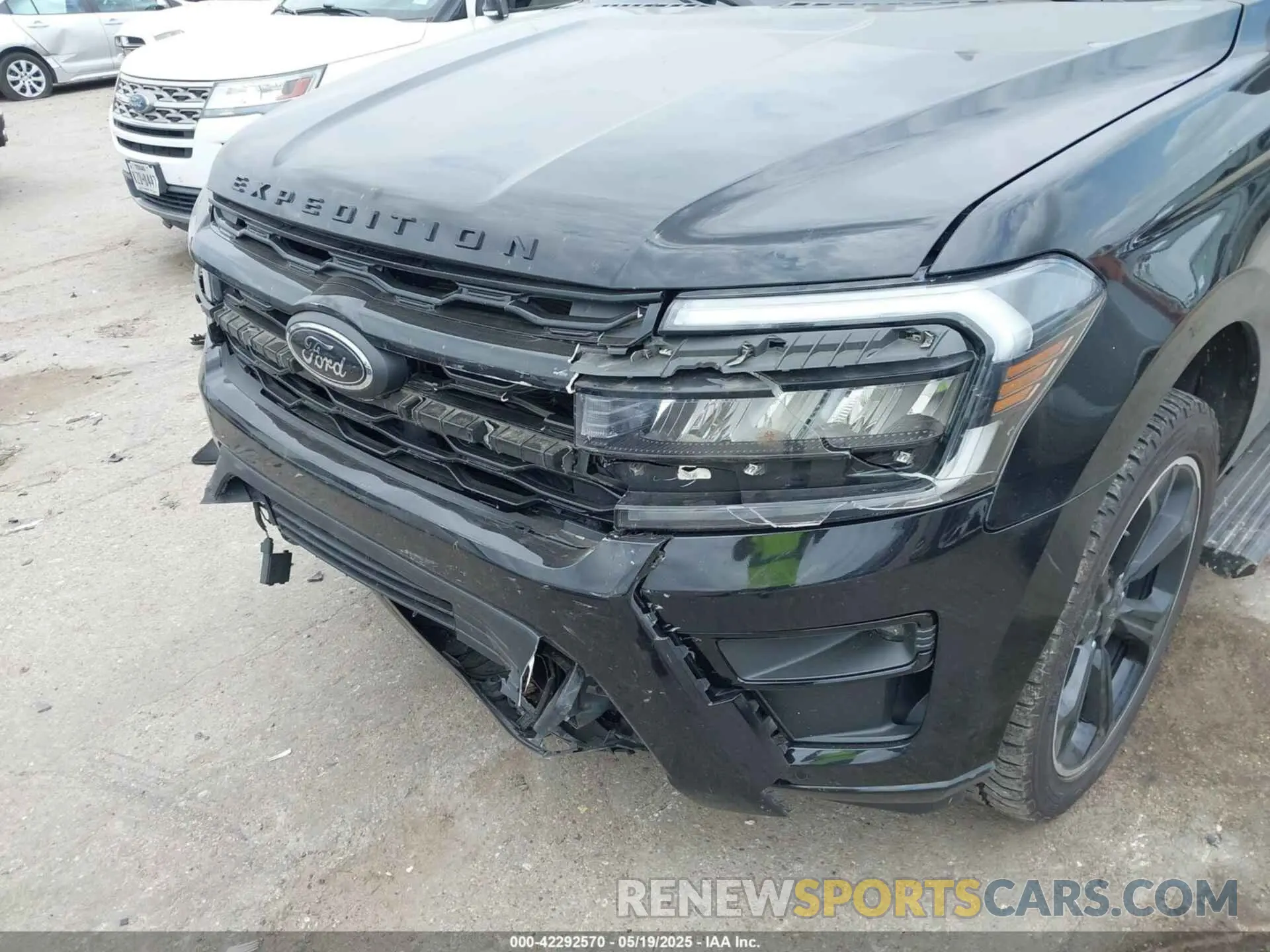 6 Photograph of a damaged car 1FMJK1KT9NEA35248 FORD EXPEDITION 2022