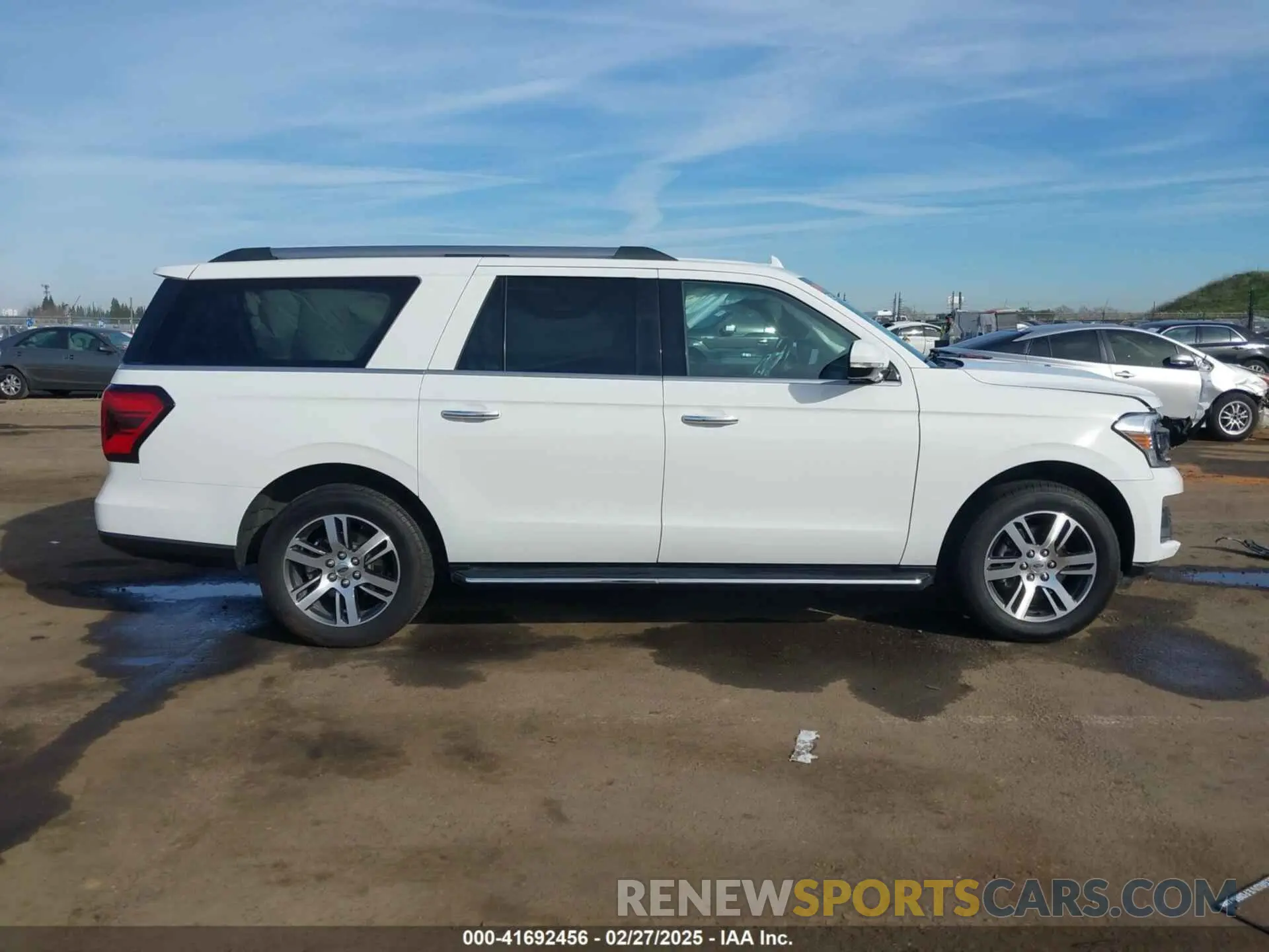 14 Photograph of a damaged car 1FMJK1KTXNEA19673 FORD EXPEDITION 2022
