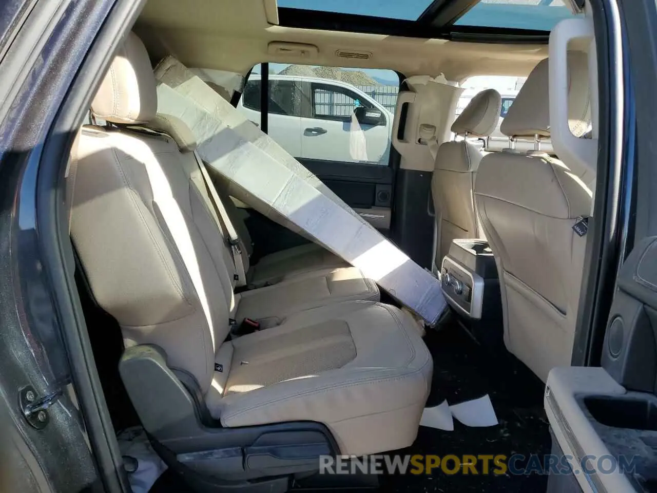 11 Photograph of a damaged car 1FMJK2AT1NEA59518 FORD EXPEDITION 2022