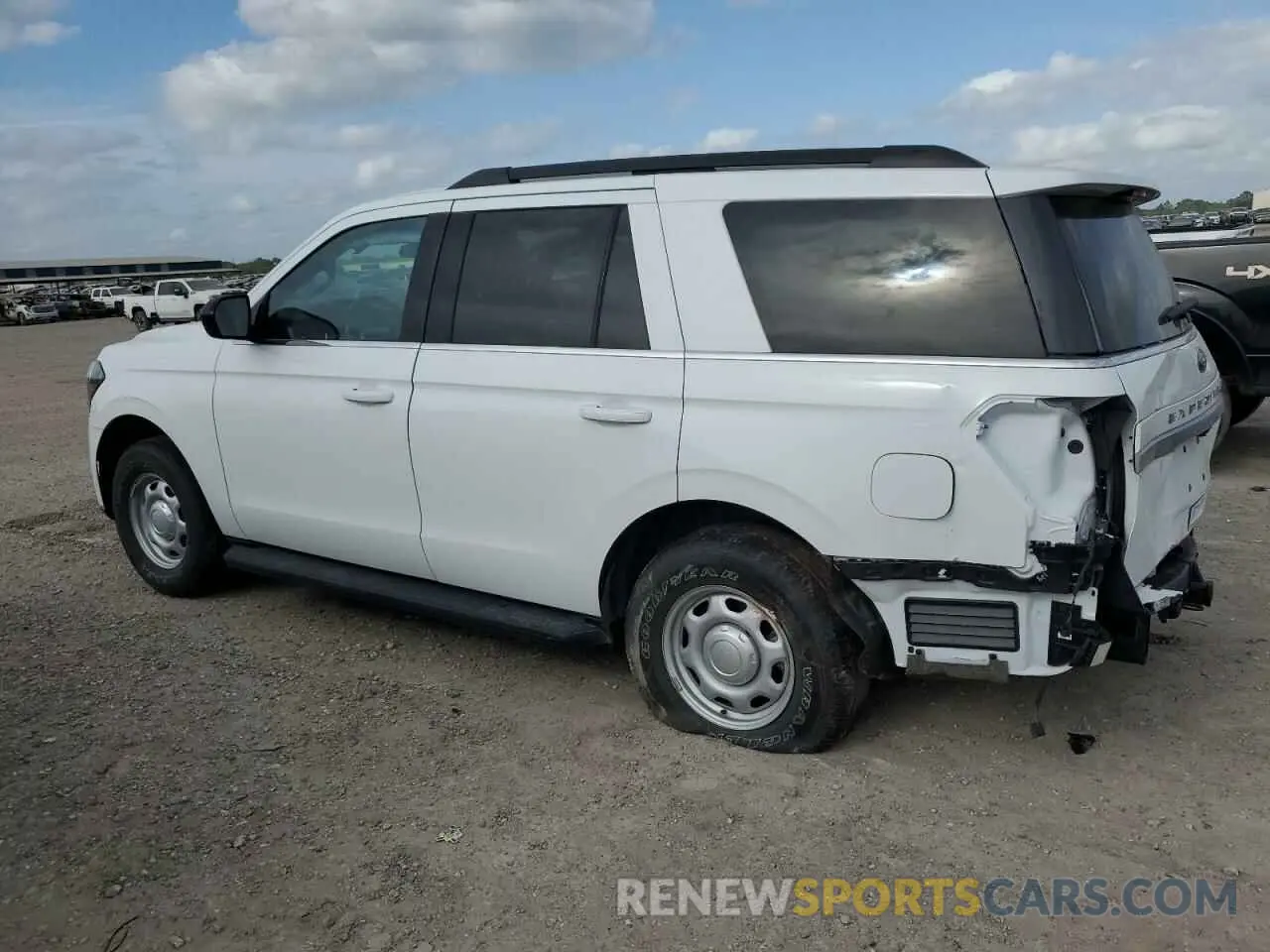 2 Photograph of a damaged car 1FMJU1FT1NEA52999 FORD EXPEDITION 2022