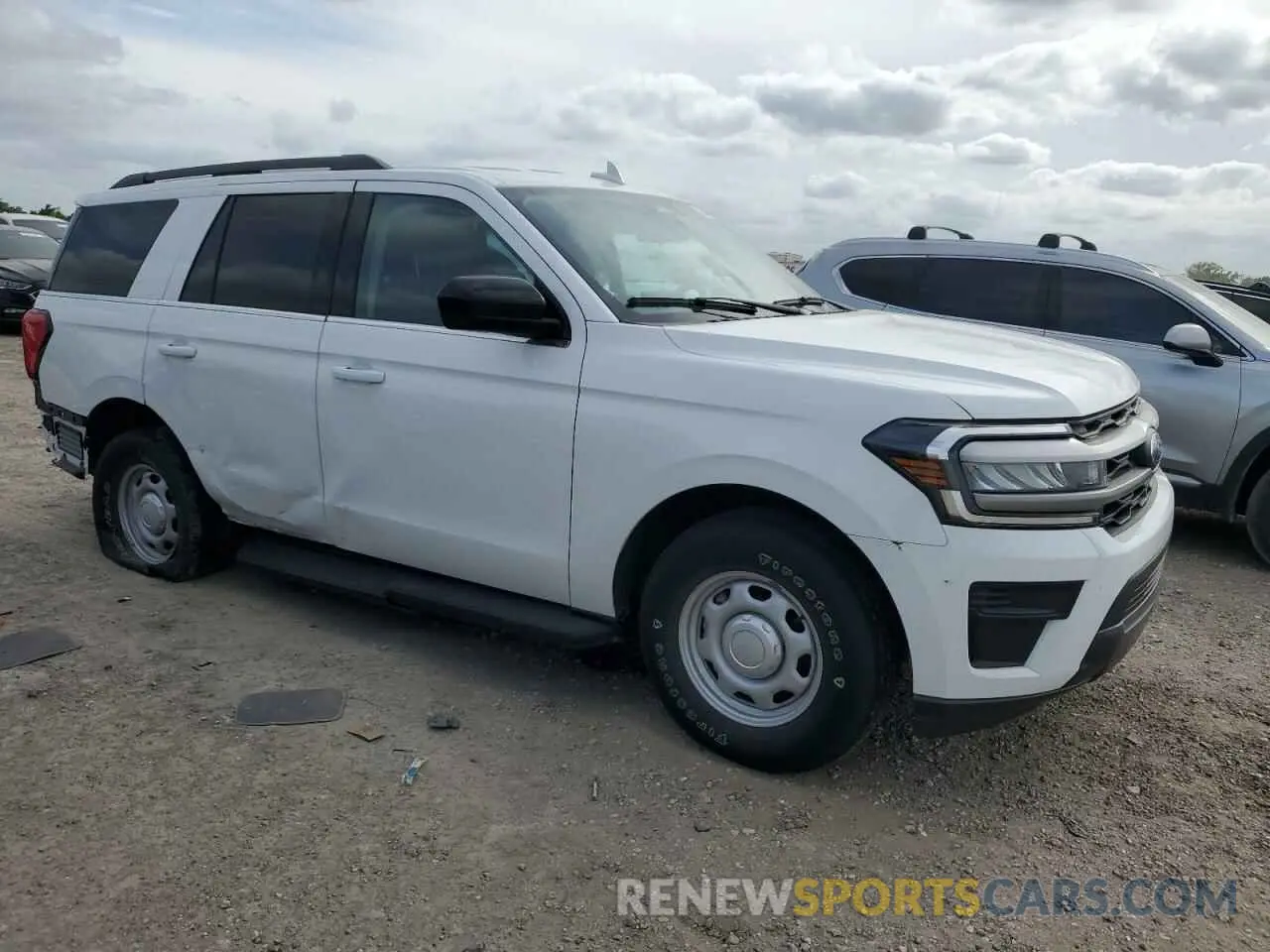 4 Photograph of a damaged car 1FMJU1FT1NEA52999 FORD EXPEDITION 2022