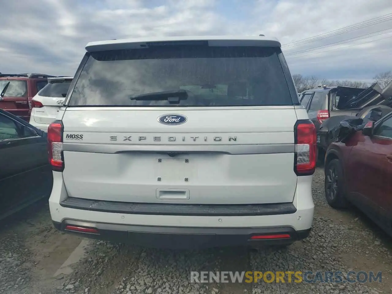 6 Photograph of a damaged car 1FMJU1FT3NEA52650 FORD EXPEDITION 2022
