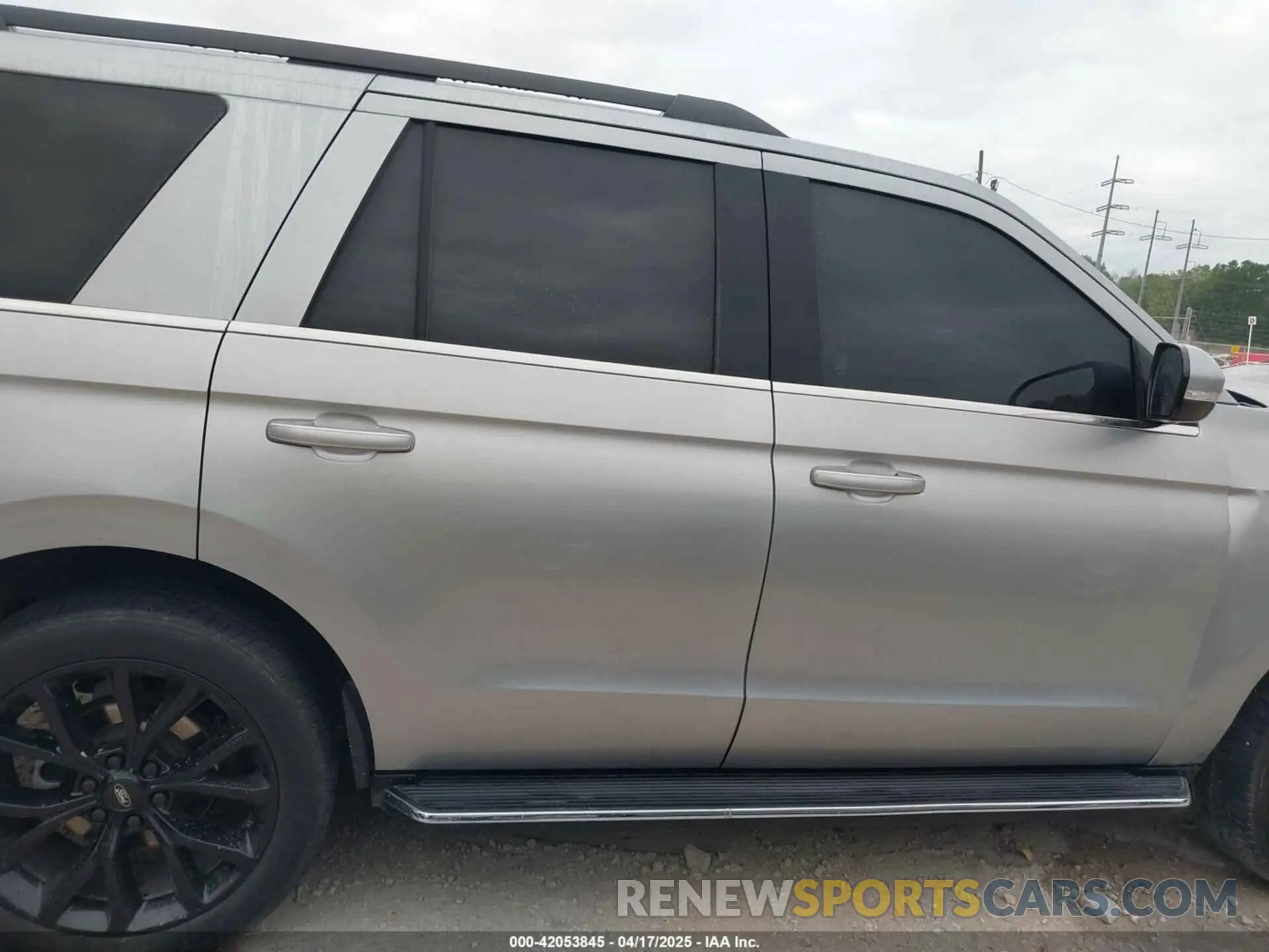 14 Photograph of a damaged car 1FMJU1HT0NEA14953 FORD EXPEDITION 2022