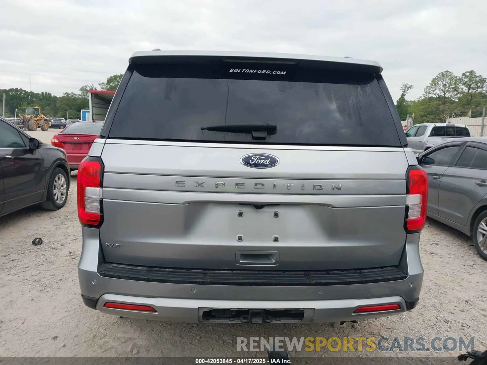 17 Photograph of a damaged car 1FMJU1HT0NEA14953 FORD EXPEDITION 2022