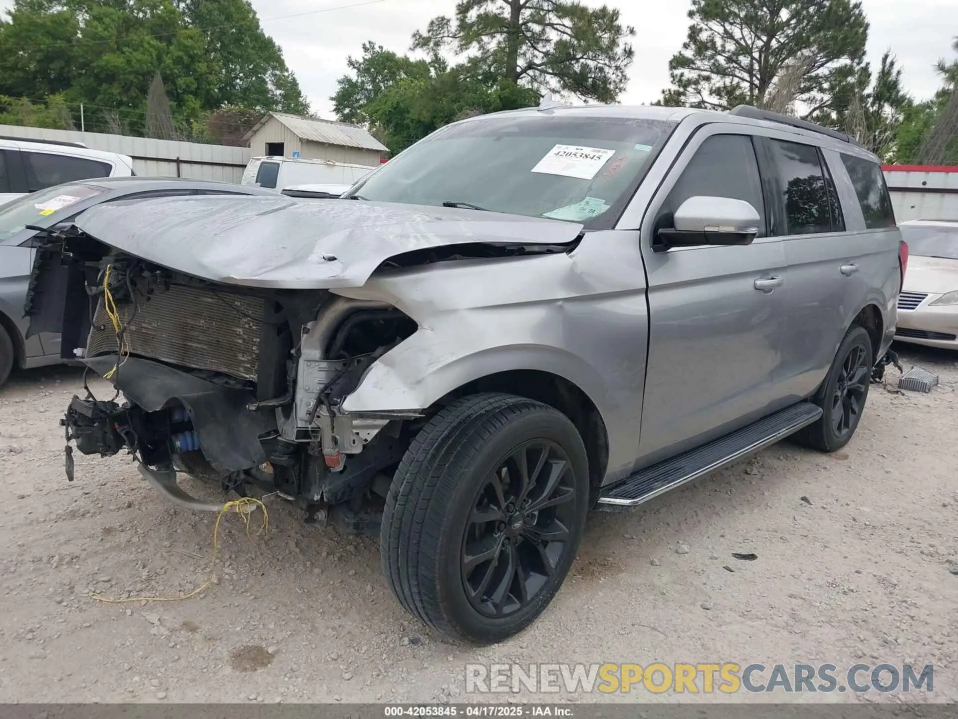 2 Photograph of a damaged car 1FMJU1HT0NEA14953 FORD EXPEDITION 2022