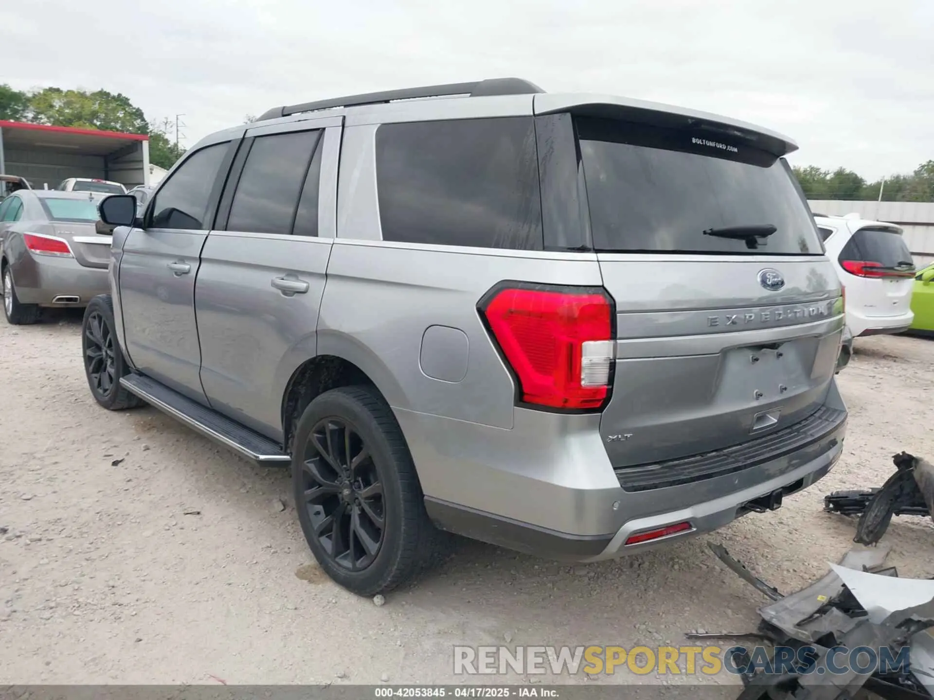 3 Photograph of a damaged car 1FMJU1HT0NEA14953 FORD EXPEDITION 2022