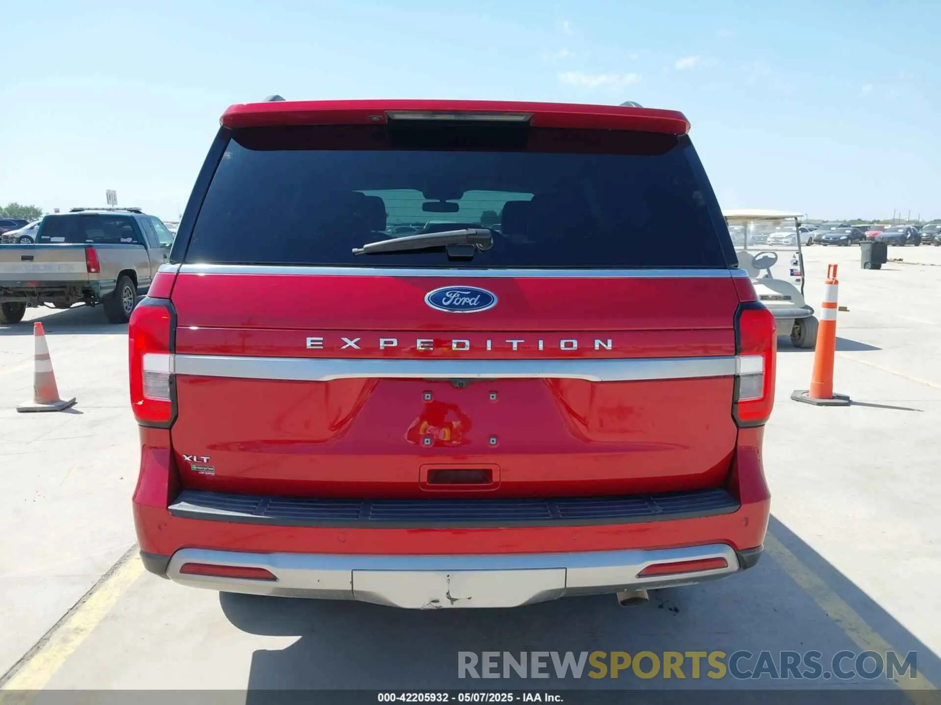 16 Photograph of a damaged car 1FMJU1HT0NEA26679 FORD EXPEDITION 2022
