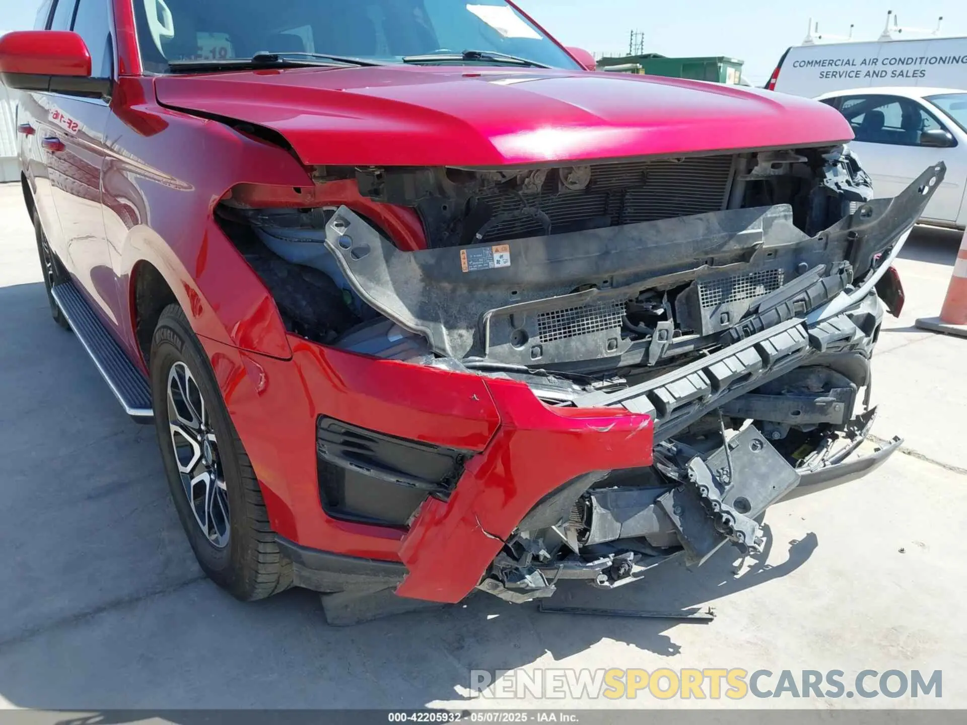 17 Photograph of a damaged car 1FMJU1HT0NEA26679 FORD EXPEDITION 2022